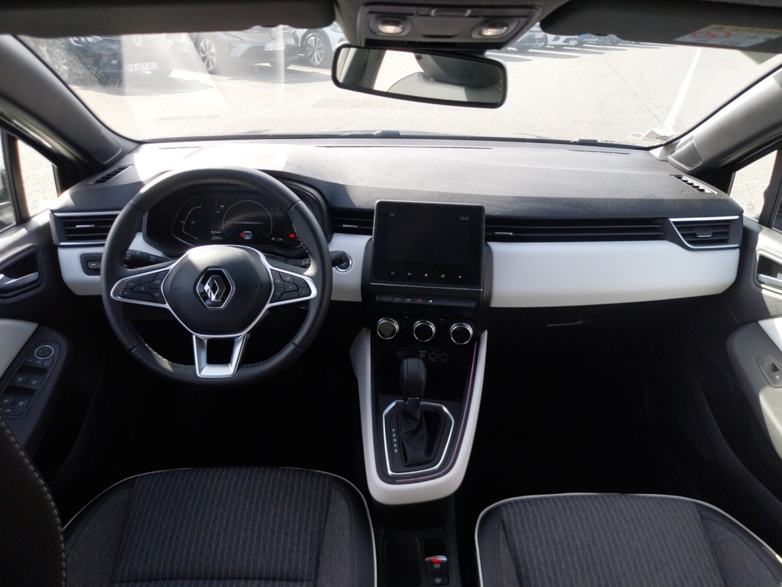 Vente en ligne Renault Clio 5 Clio E-Tech full hybrid 145 au prix de 18 890 €