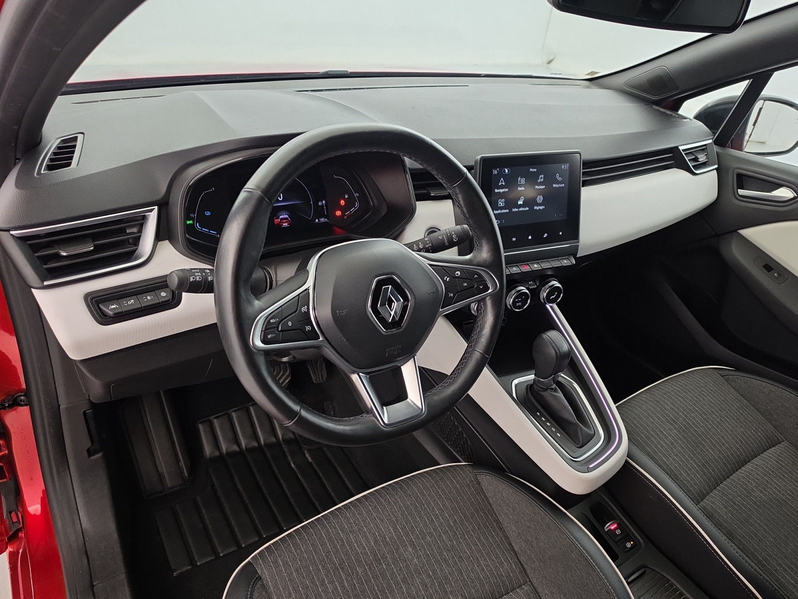 Vente en ligne Renault Clio 5 Clio E-Tech full hybrid 145 au prix de 17 490 €