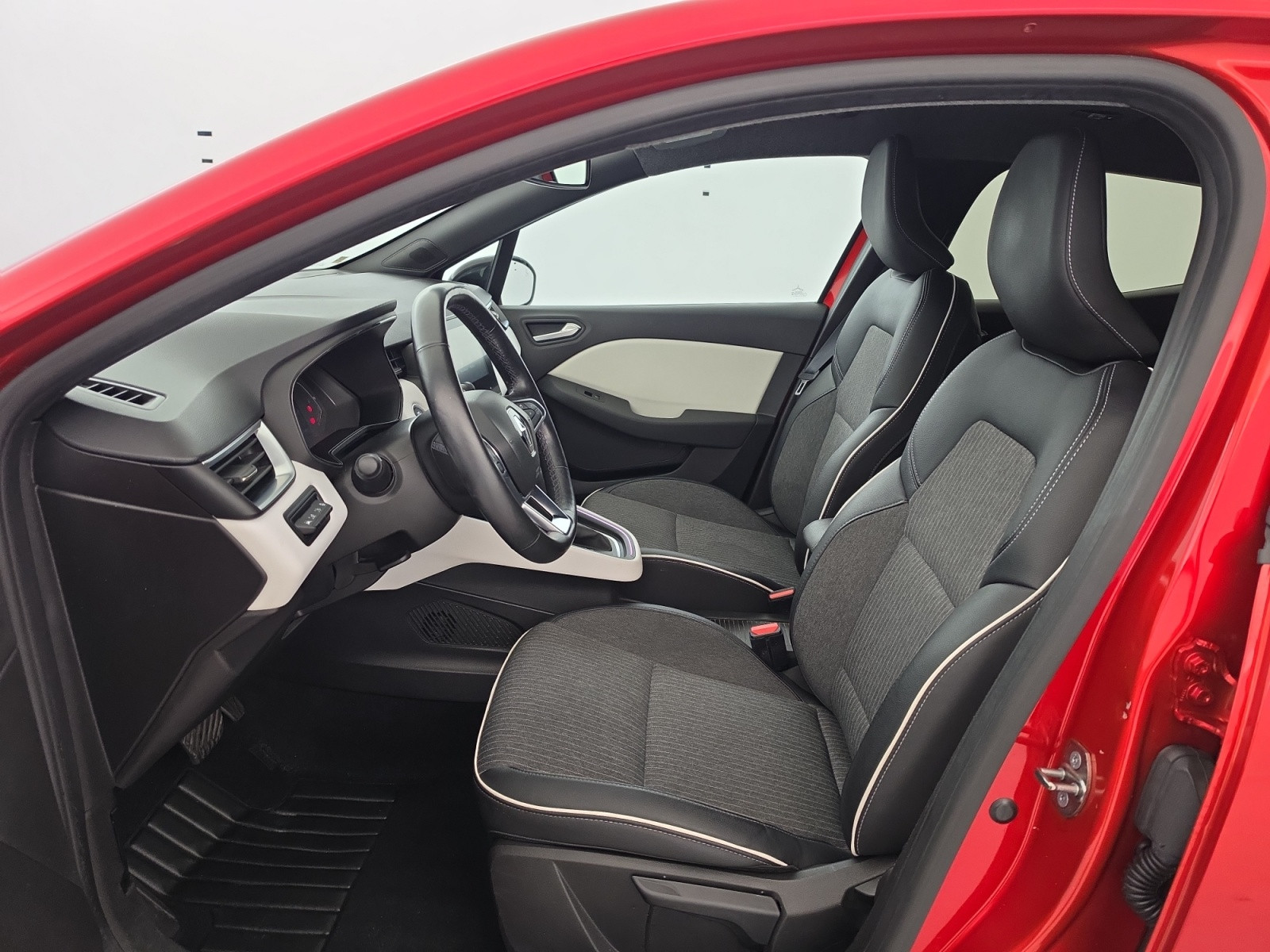 Vente en ligne Renault Clio 5 Clio E-Tech full hybrid 145 au prix de 17 490 €
