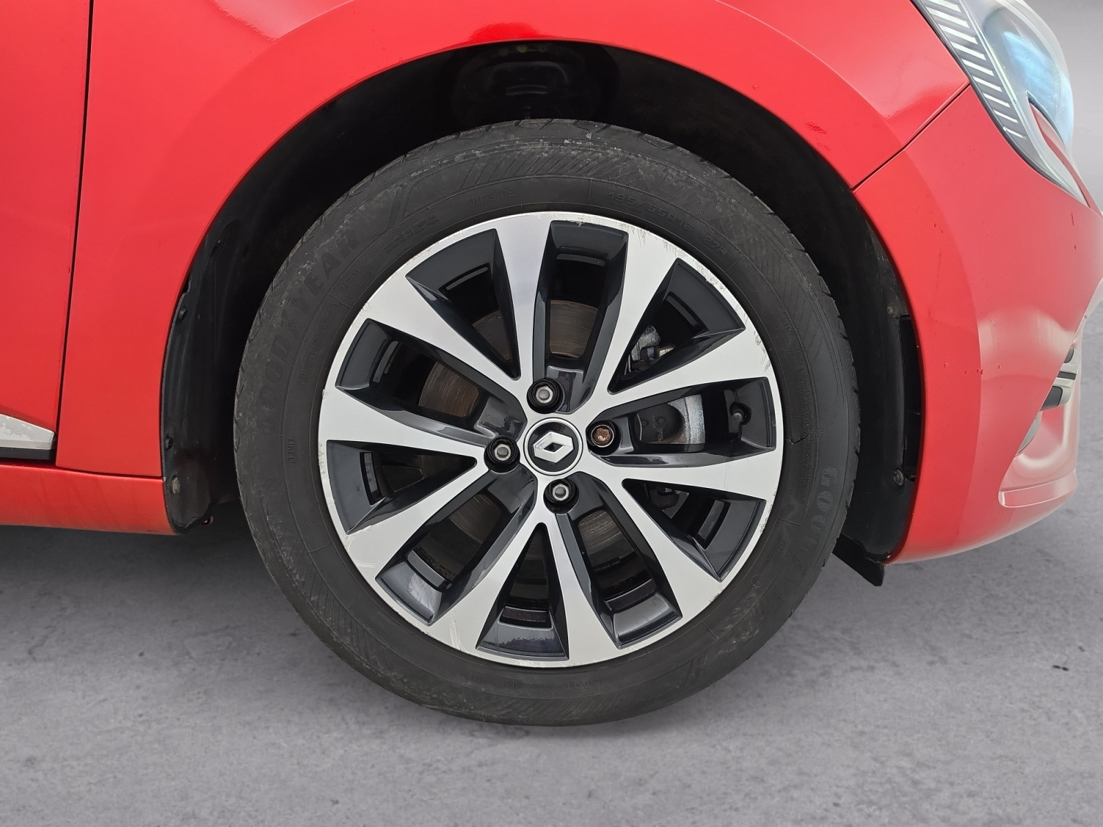 Vente en ligne Renault Clio 5 Clio E-Tech full hybrid 145 au prix de 17 490 €