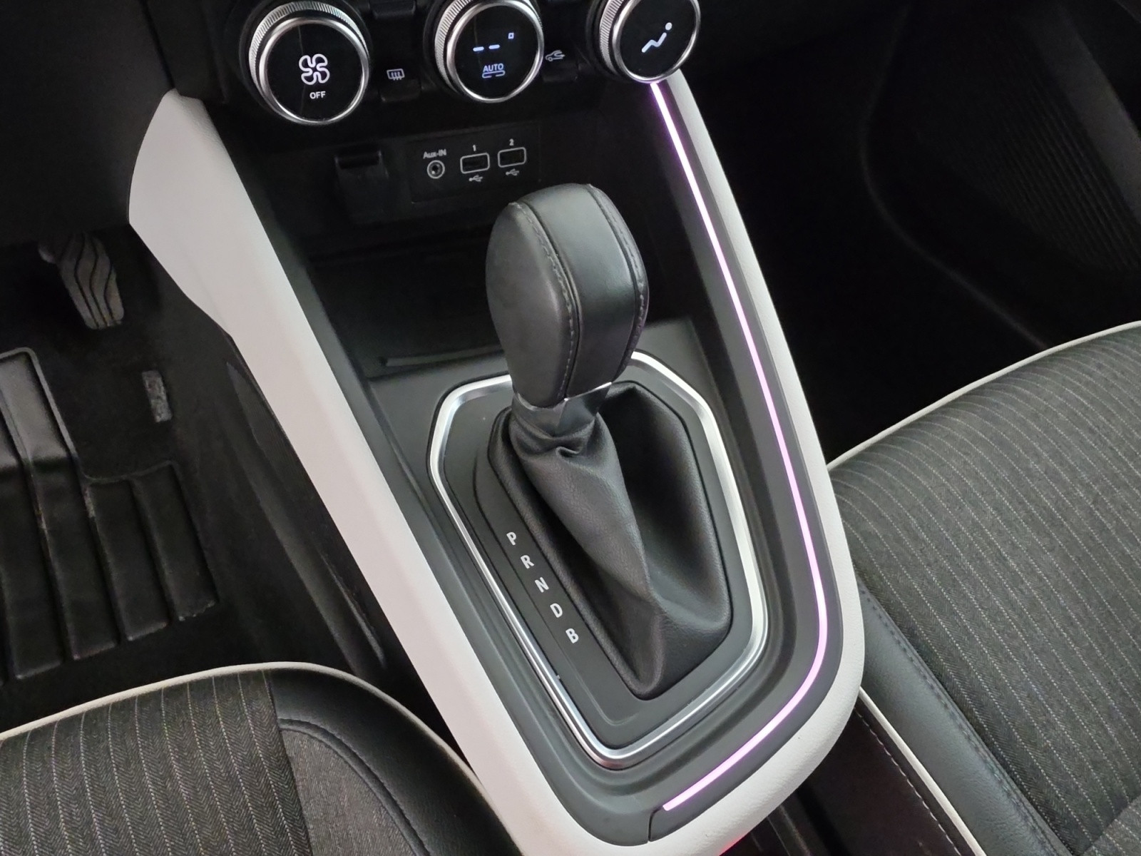 Vente en ligne Renault Clio 5 Clio E-Tech full hybrid 145 au prix de 17 490 €