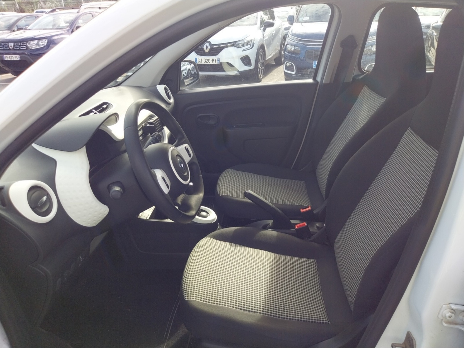 Vente en ligne Renault Twingo Electrique Twingo III E-Tech au prix de 12 990 €