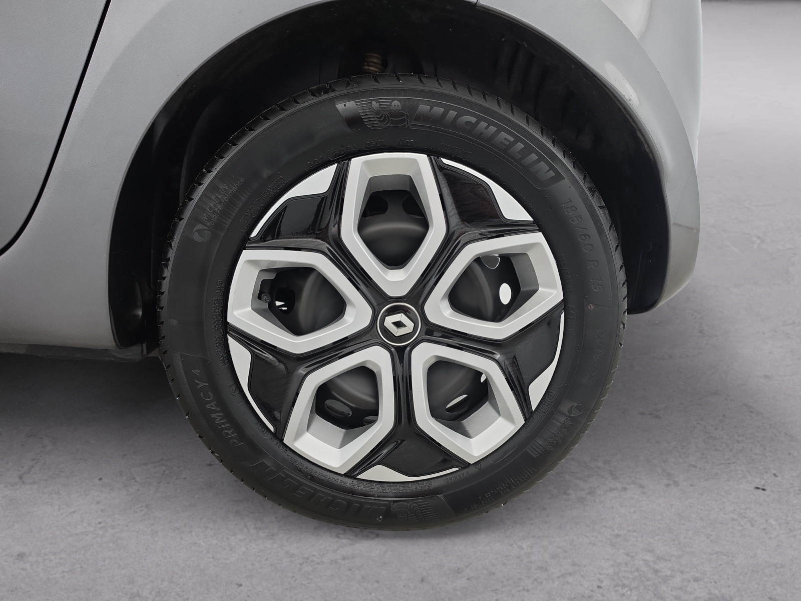 Vente en ligne Renault Twingo Electrique Twingo III E-Tech au prix de 13 990 €
