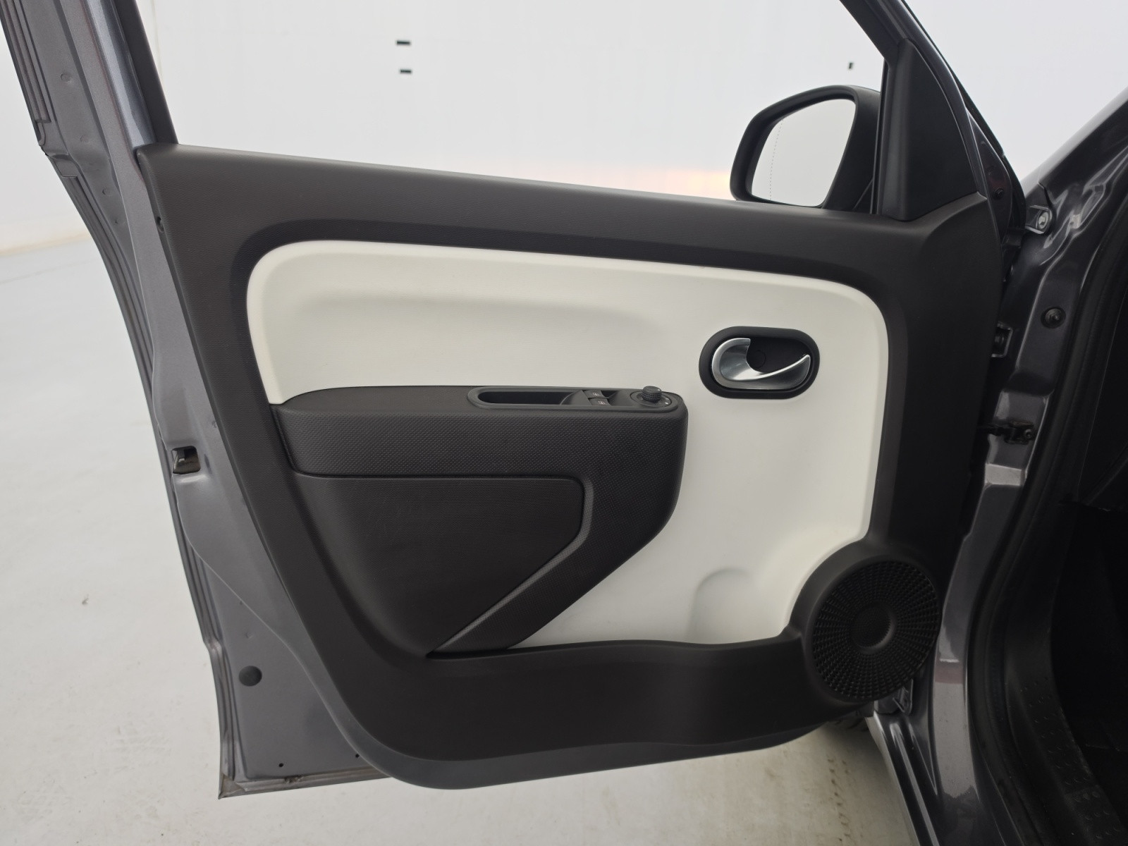 Vente en ligne Renault Twingo Electrique Twingo III E-Tech au prix de 13 990 €