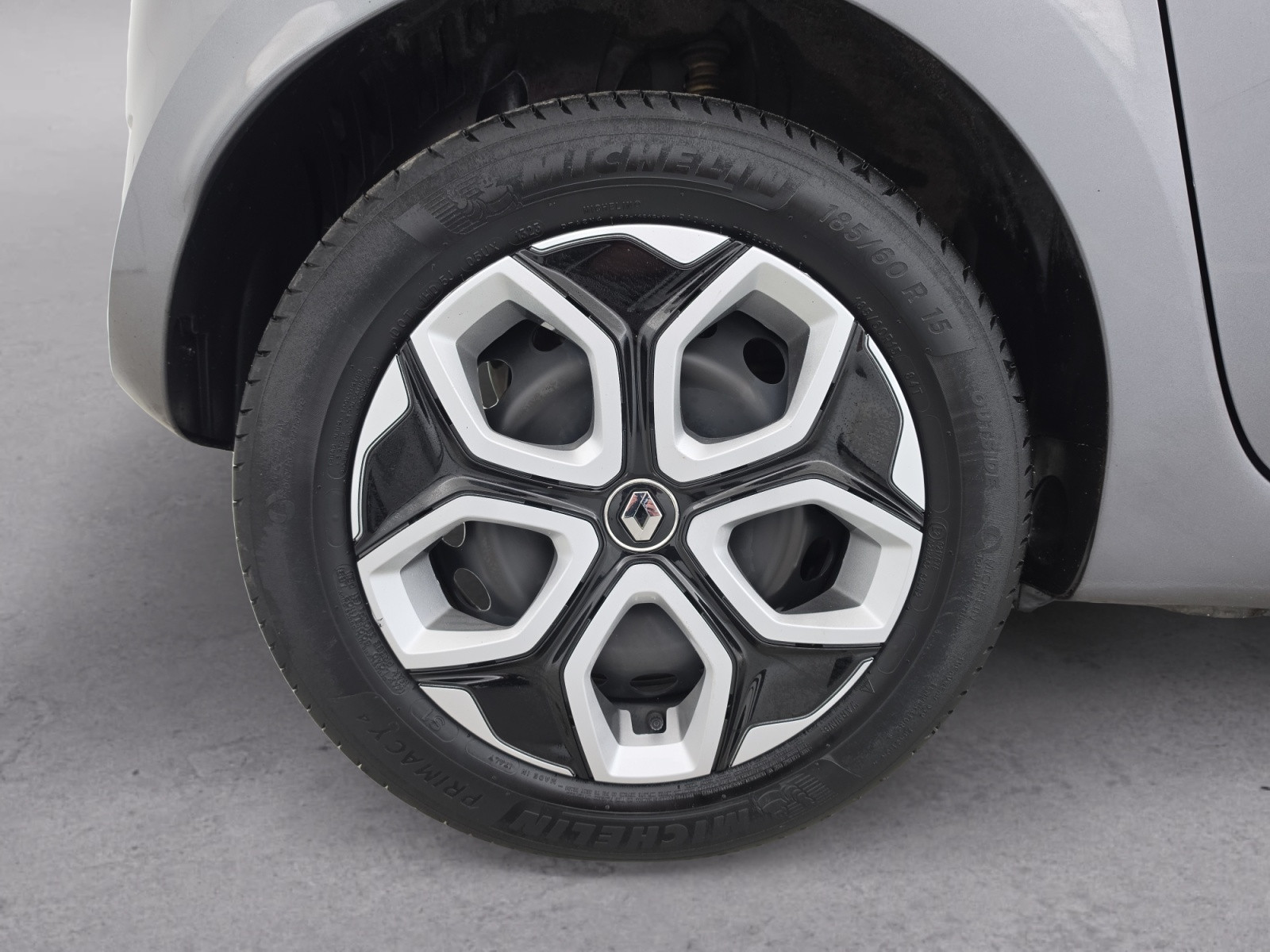 Vente en ligne Renault Twingo Electrique Twingo III E-Tech au prix de 13 990 €