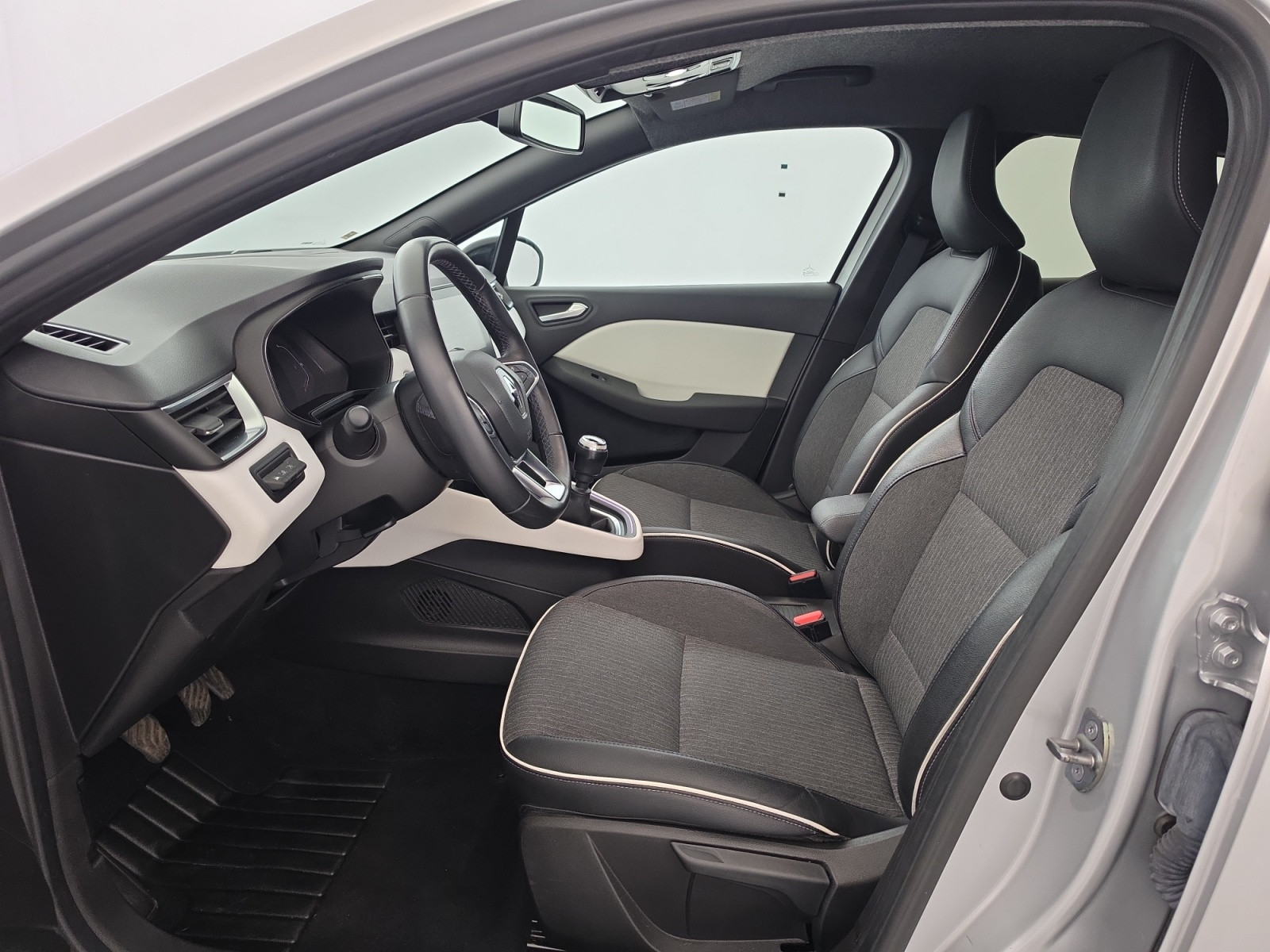 Vente en ligne Renault Clio 5 Clio TCe 90 au prix de 14 990 €