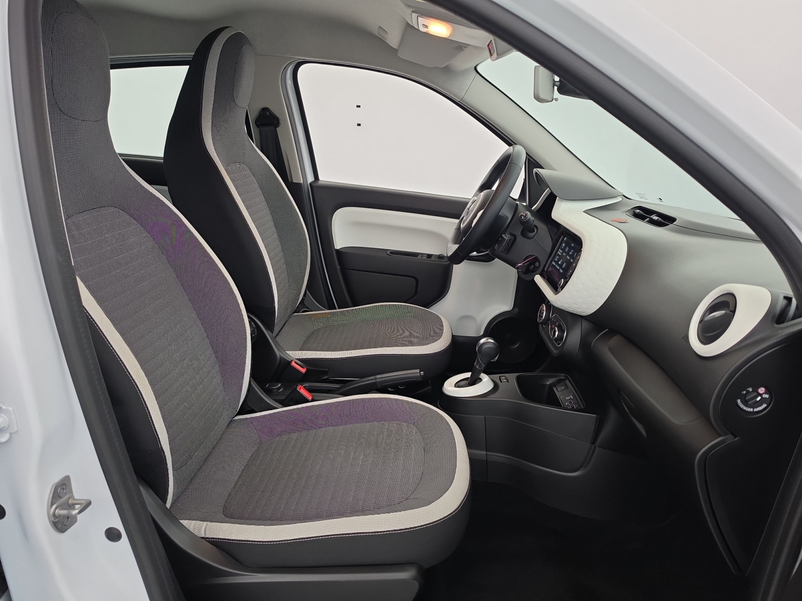 Vente en ligne Renault Twingo Electrique Twingo III E-Tech au prix de 12 990 €