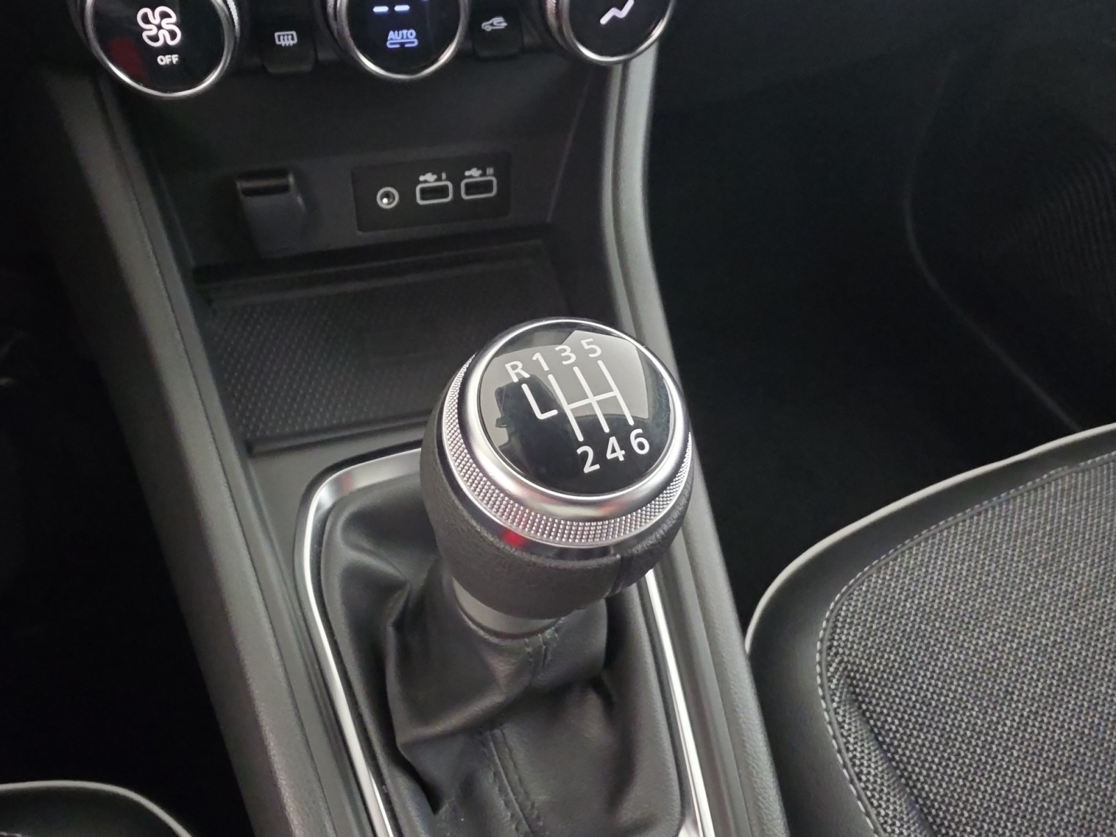 Vente en ligne Renault Captur  mild hybrid 140 au prix de 18 990 €