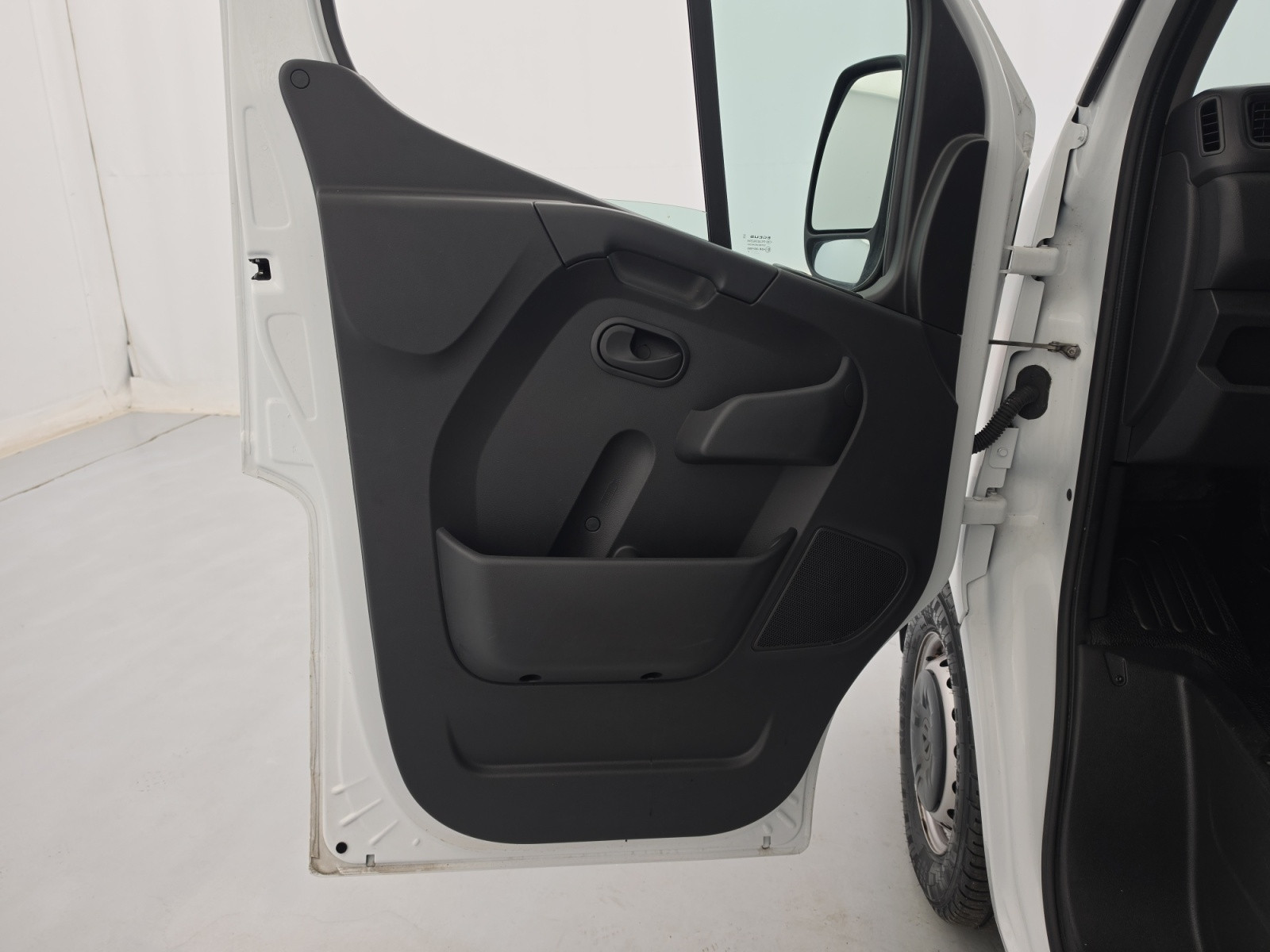 Vente en ligne Renault Master Fourgon MASTER FGN TRAC F3500 L3H3 BLUE DCI 135 au prix de 22 990 €