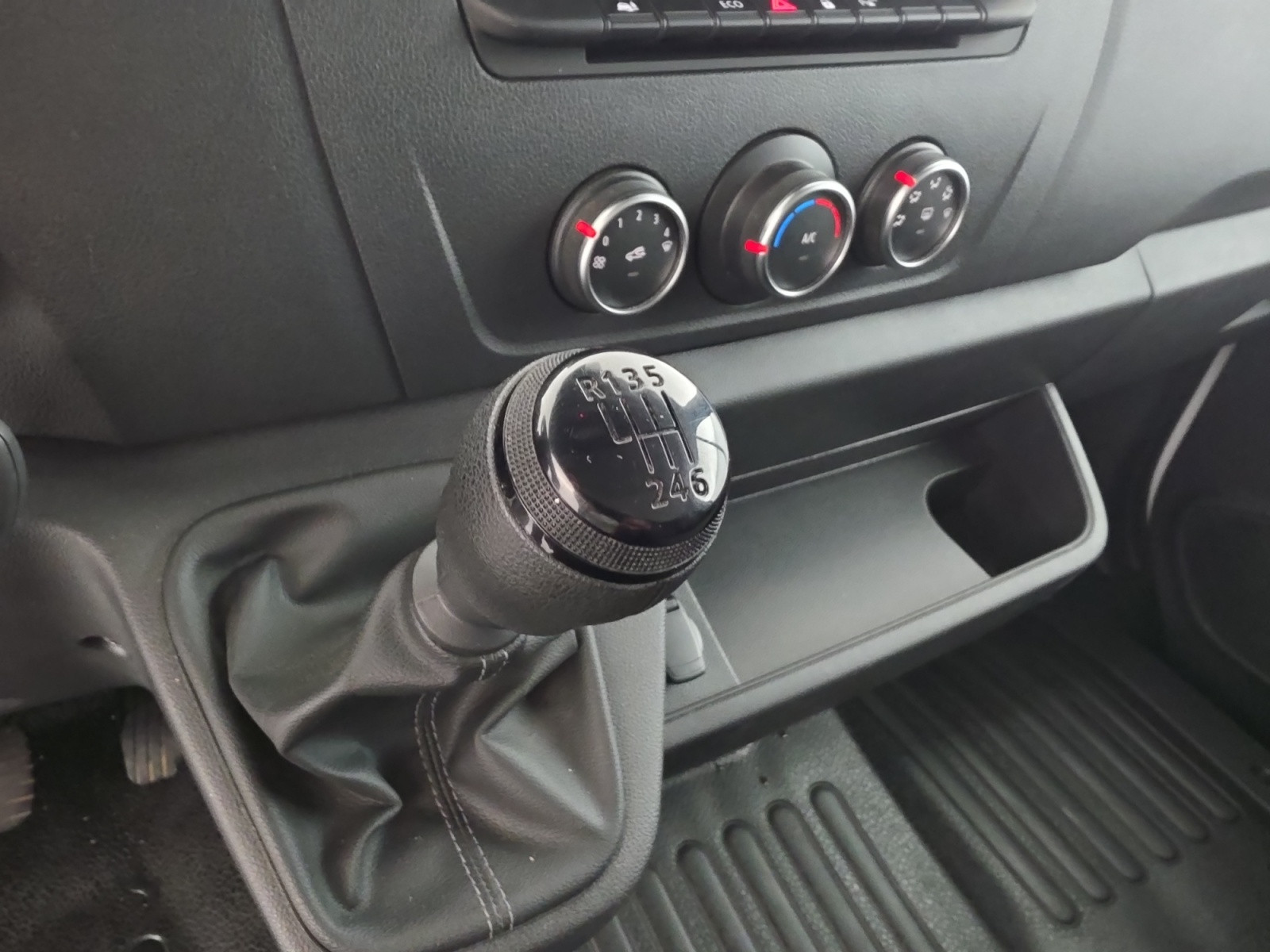 Vente en ligne Renault Master Fourgon MASTER FGN TRAC F3500 L3H3 BLUE DCI 135 au prix de 22 990 €