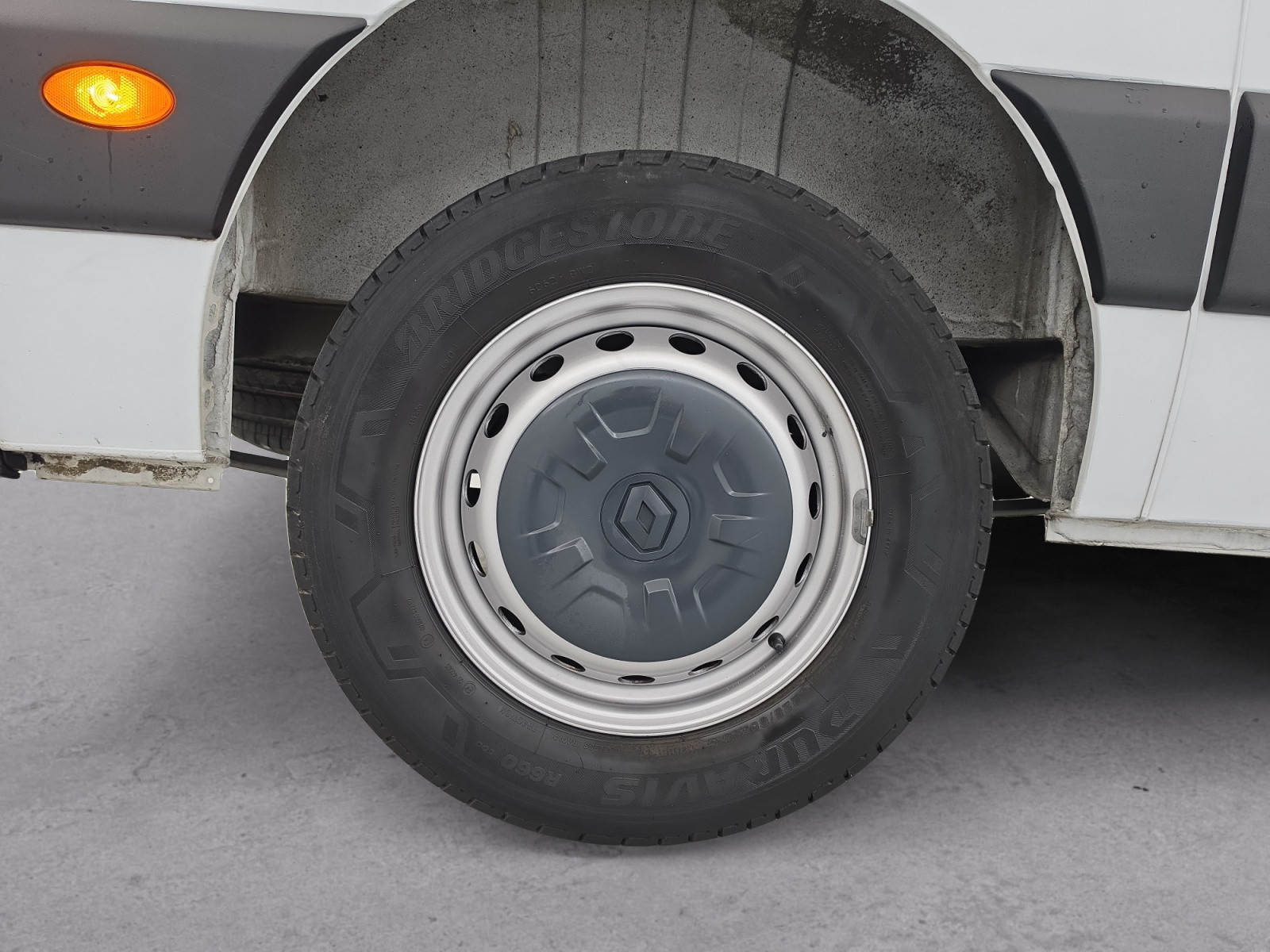 Vente en ligne Renault Master Fourgon MASTER FGN TRAC F3500 L3H3 BLUE DCI 135 au prix de 22 990 €