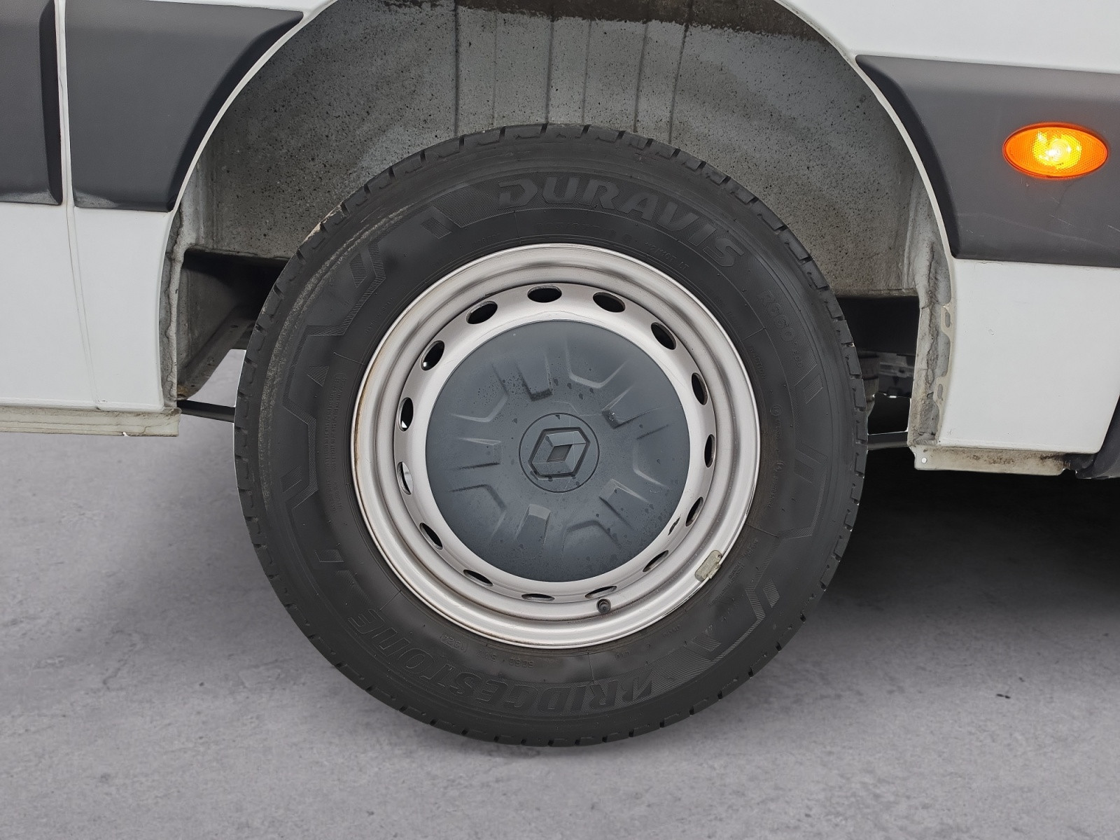 Vente en ligne Renault Master Fourgon MASTER FGN TRAC F3500 L3H3 BLUE DCI 135 au prix de 22 990 €