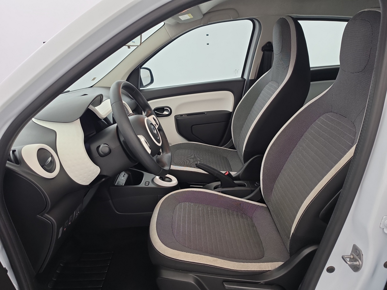 Vente en ligne Renault Twingo Electrique Twingo III E-Tech au prix de 13 990 €