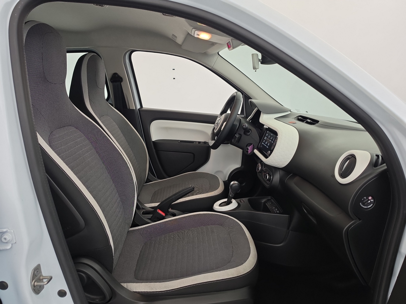 Vente en ligne Renault Twingo Electrique Twingo III E-Tech au prix de 13 990 €