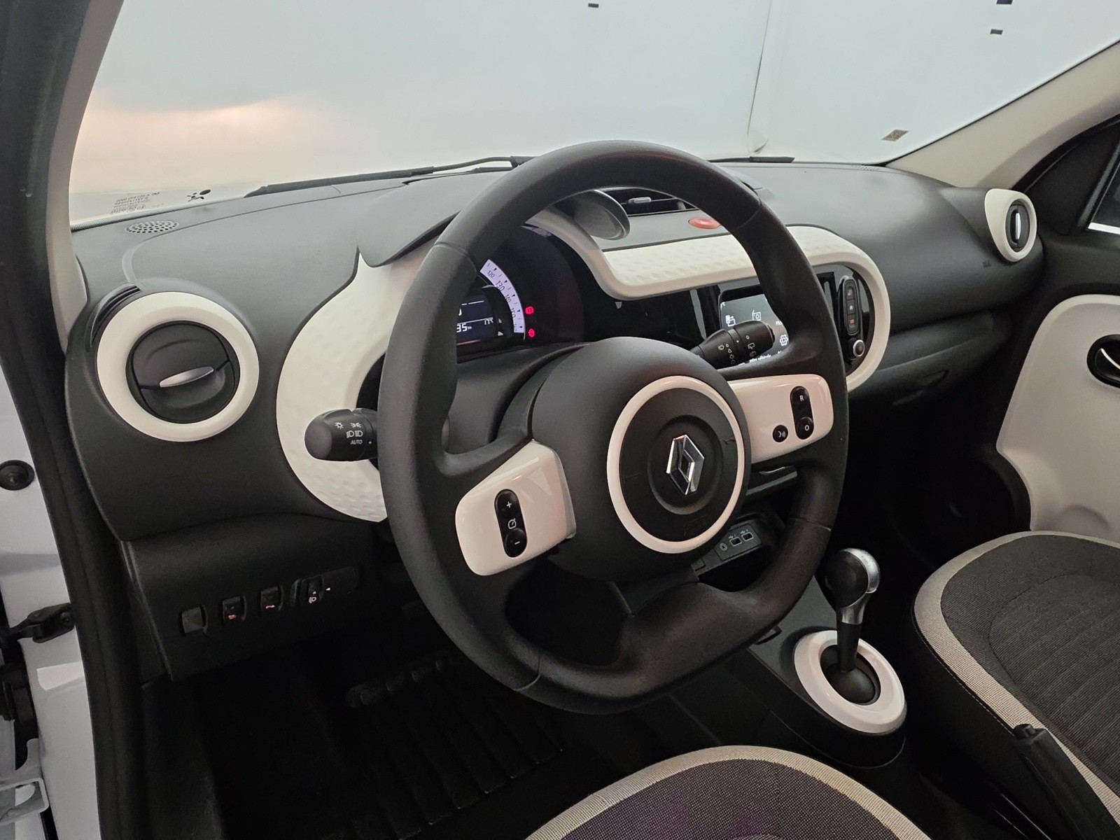 Vente en ligne Renault Twingo Electrique Twingo III E-Tech au prix de 13 990 €