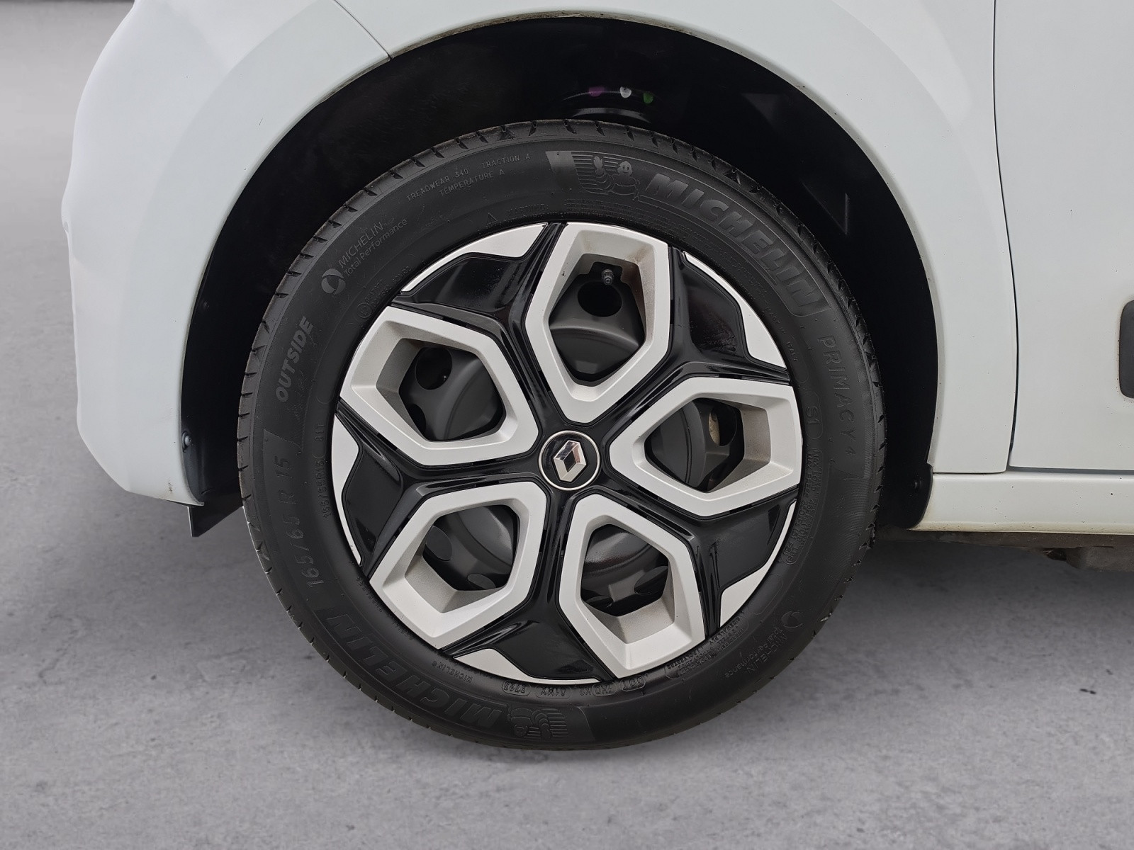 Vente en ligne Renault Twingo Electrique Twingo III E-Tech au prix de 13 990 €