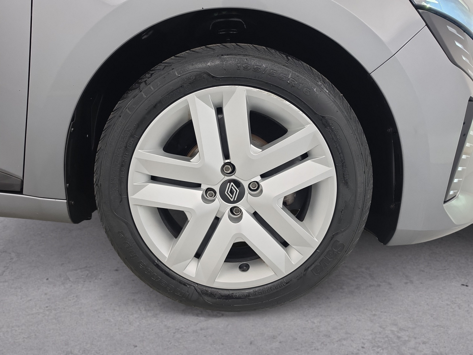 Vente en ligne Renault Clio 5 Clio TCe 90 au prix de 15 490 €