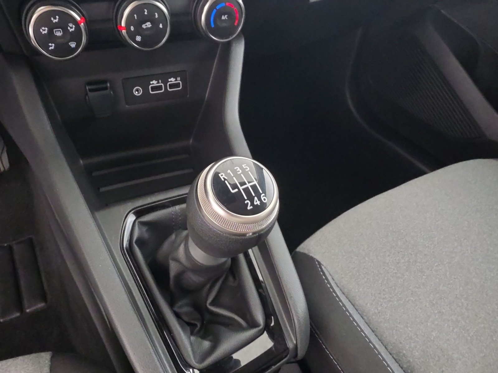 Vente en ligne Renault Clio 5 Clio TCe 90 au prix de 14 600 €