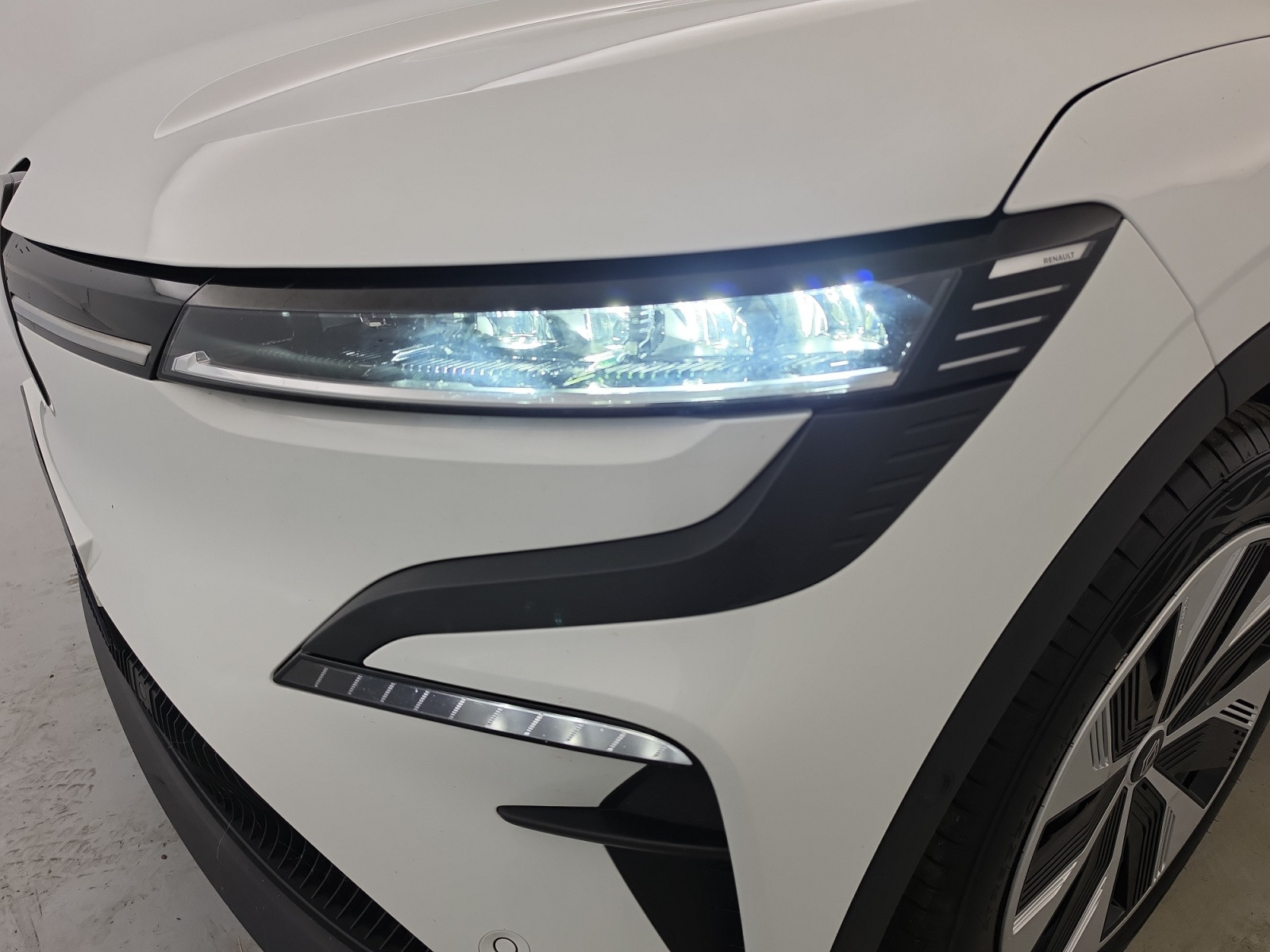 Vente en ligne Renault Megane E-Tech  ER EV60 130ch optimum charge au prix de 20 990 €