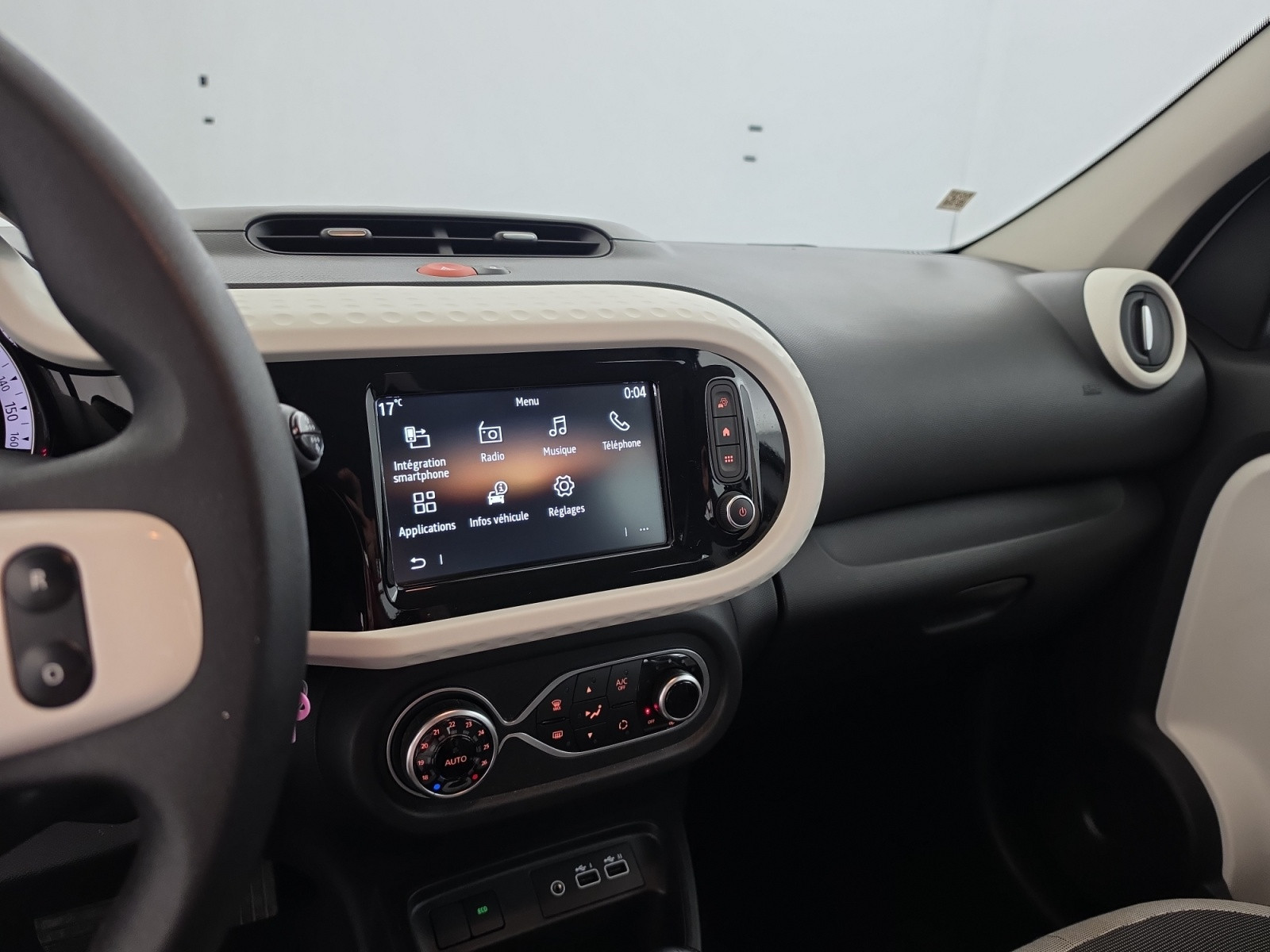 Vente en ligne Renault Twingo Electrique Twingo III E-Tech au prix de 13 990 €
