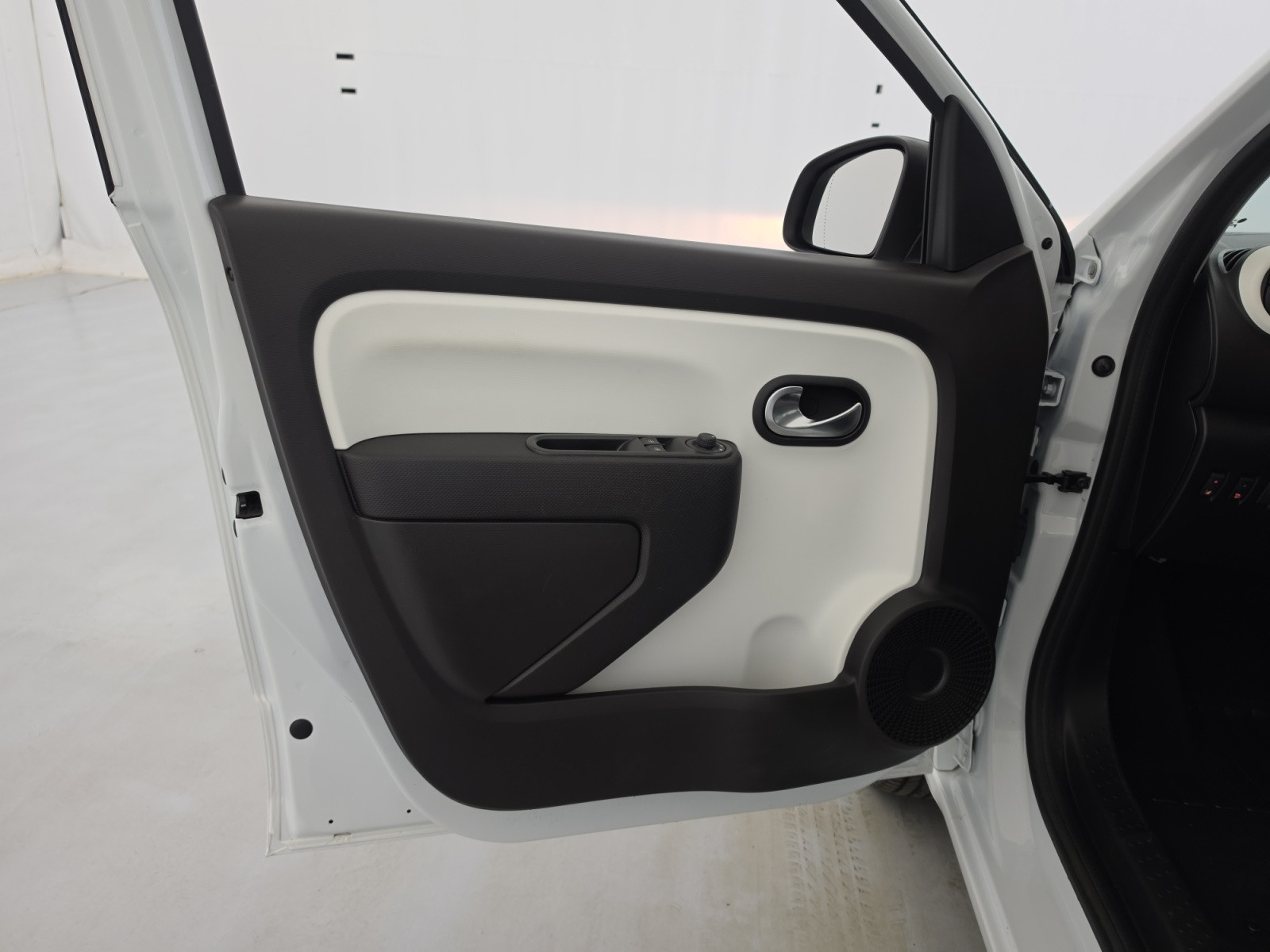 Vente en ligne Renault Twingo Electrique Twingo III E-Tech au prix de 12 990 €