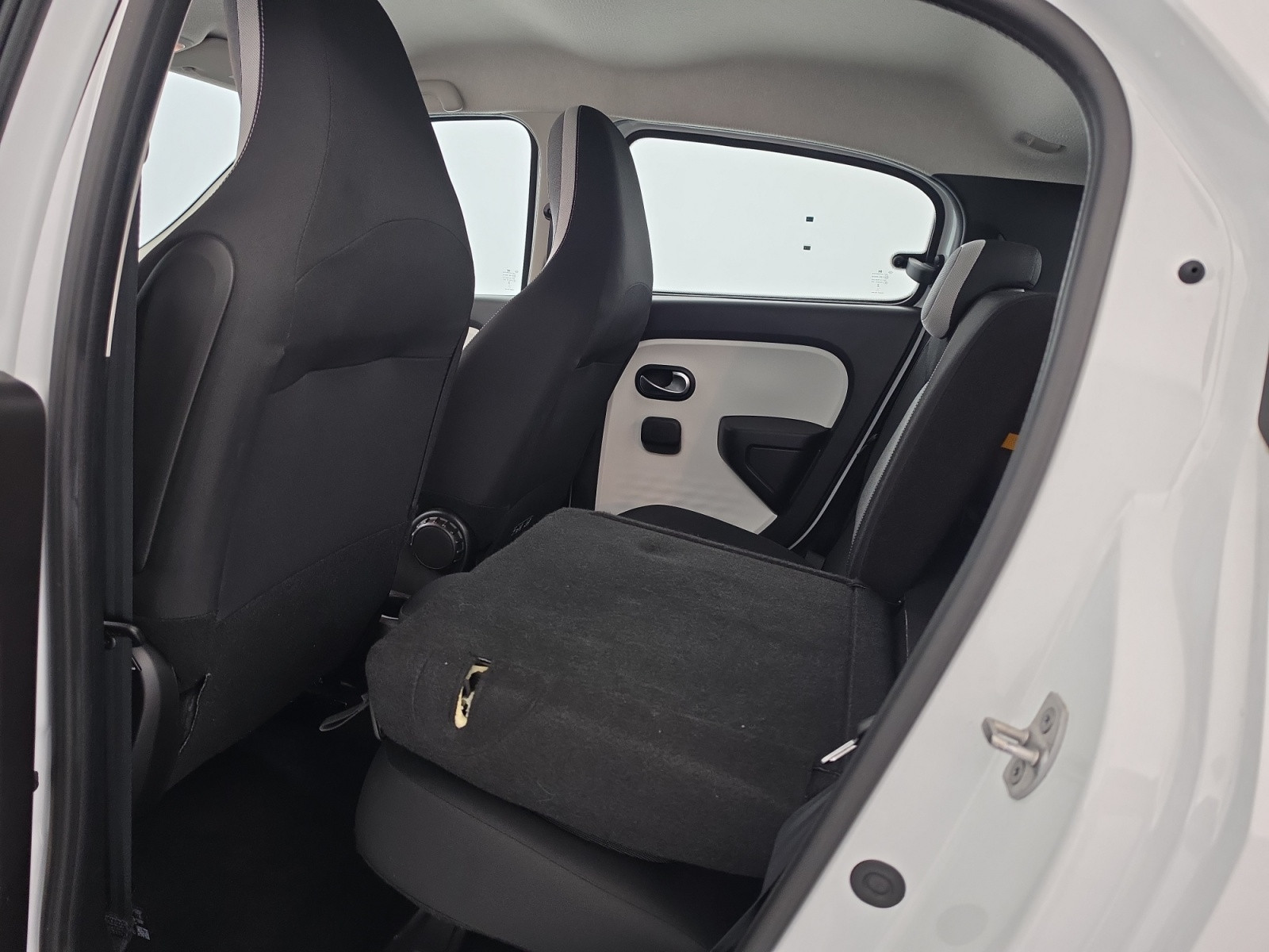 Vente en ligne Renault Twingo Electrique Twingo III E-Tech au prix de 12 990 €