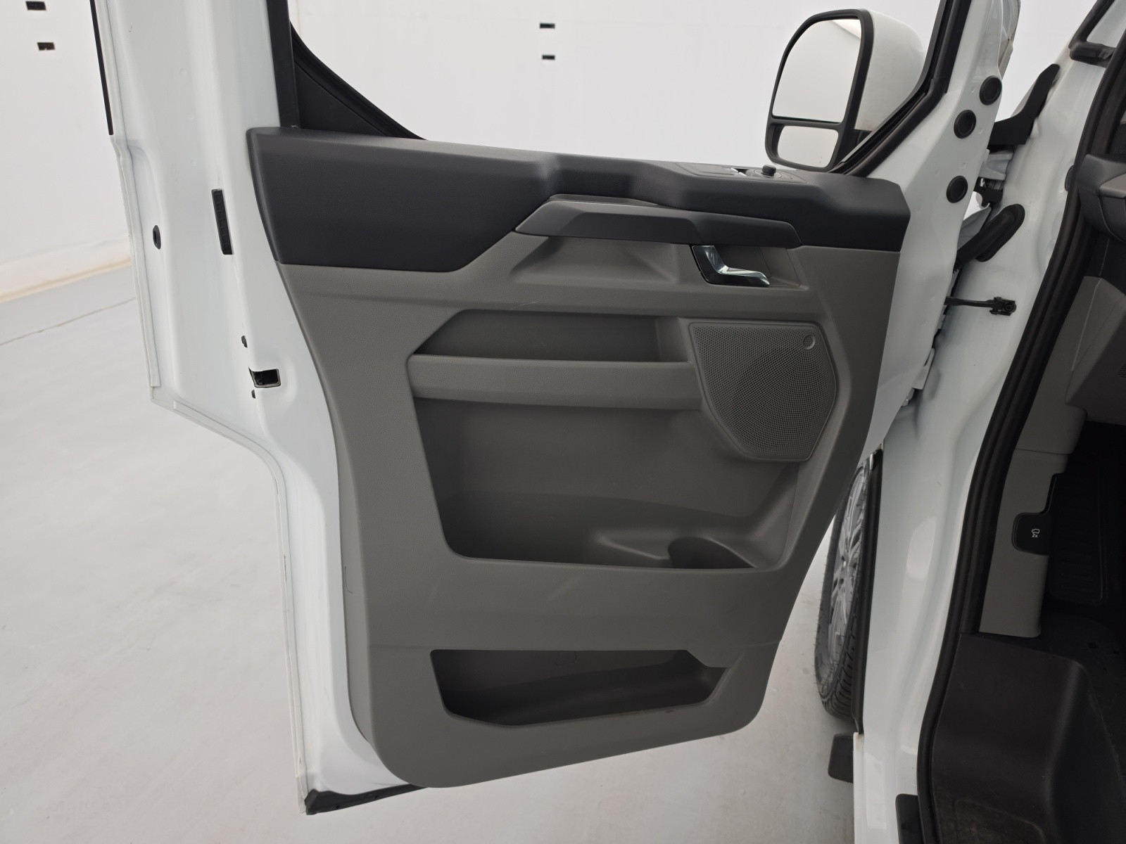 Vente en ligne Ford Tourneo Custom  320 L2H1 2.0 EcoBlue 150 ch au prix de 32 890 €