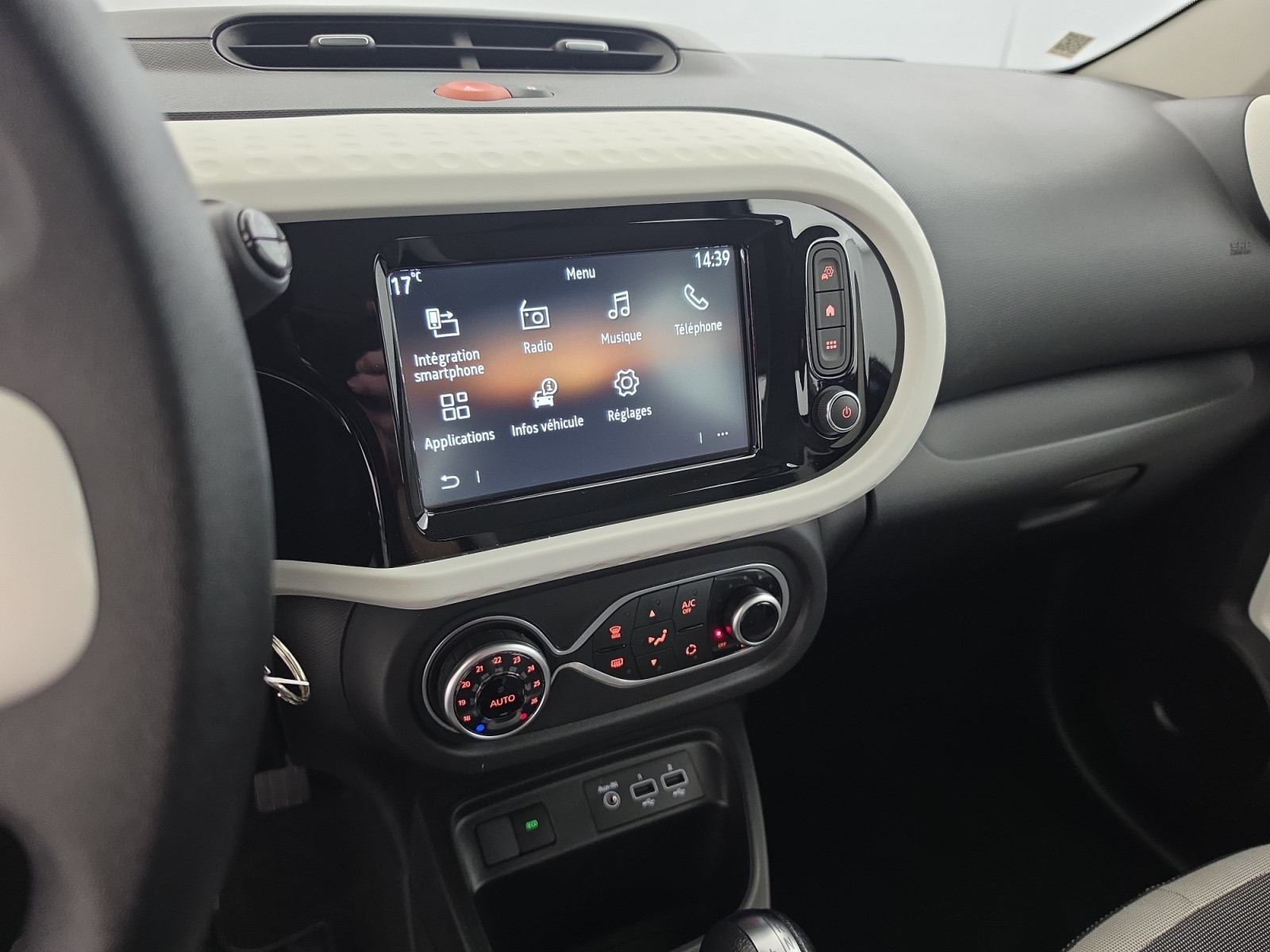 Vente en ligne Renault Twingo Electrique Twingo III E-Tech au prix de 13 990 €