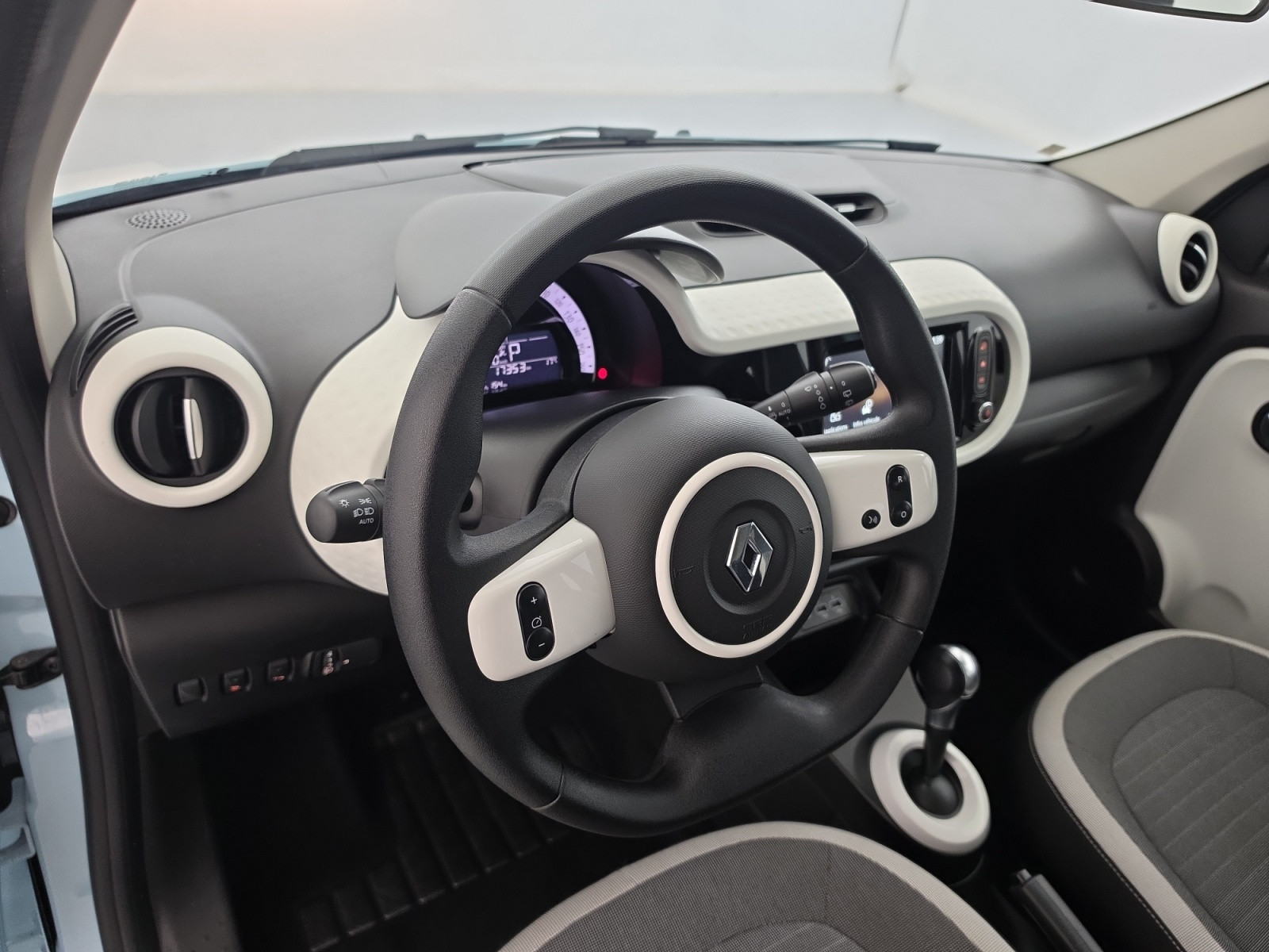 Vente en ligne Renault Twingo Electrique Twingo III E-Tech au prix de 13 990 €