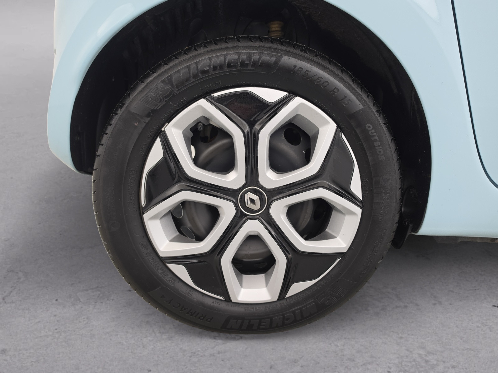 Vente en ligne Renault Twingo Electrique Twingo III E-Tech au prix de 13 990 €