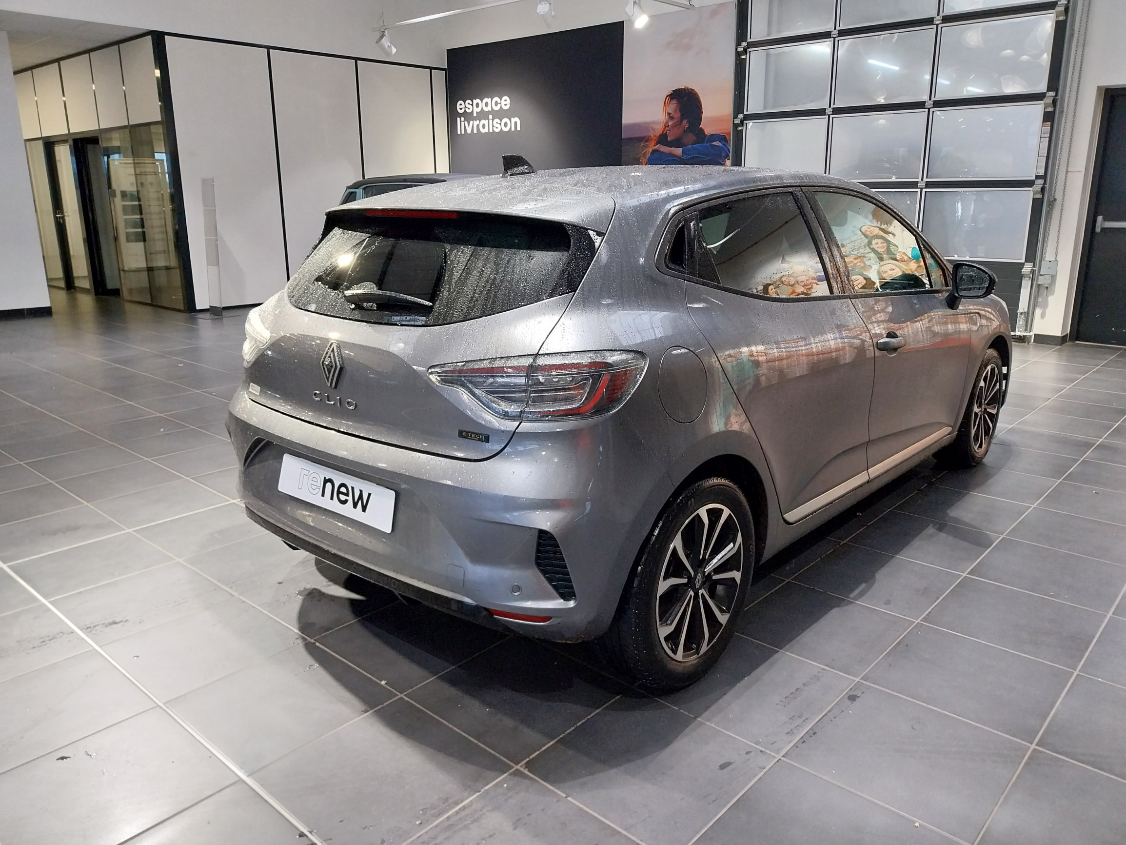 Vente en ligne Renault Clio 5 Clio E-Tech full hybrid 145 au prix de 17 990 €