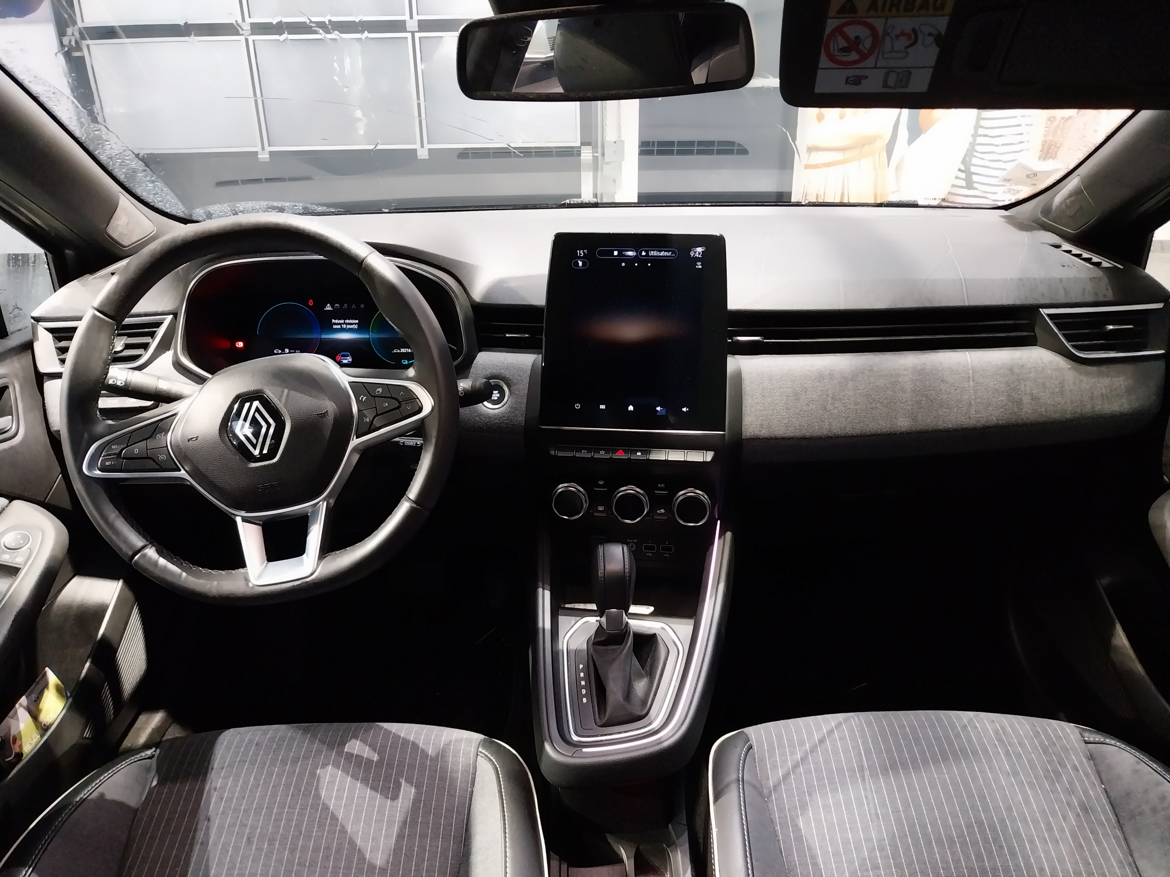 Vente en ligne Renault Clio 5 Clio E-Tech full hybrid 145 au prix de 17 990 €