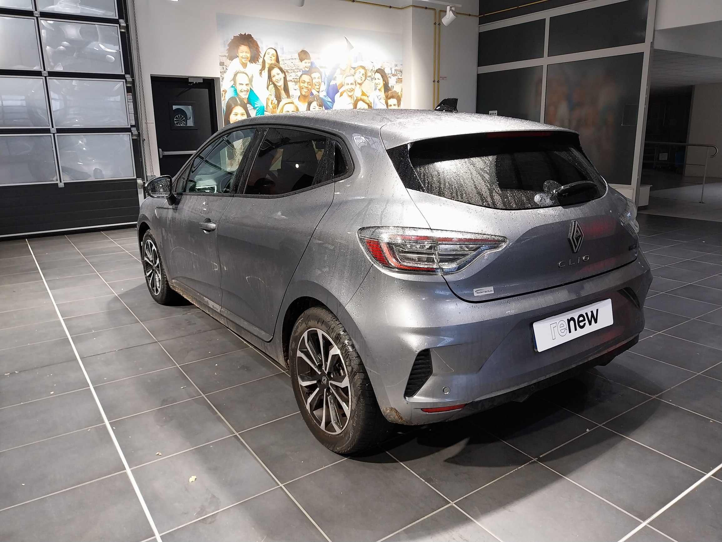Vente en ligne Renault Clio 5 Clio E-Tech full hybrid 145 au prix de 17 990 €