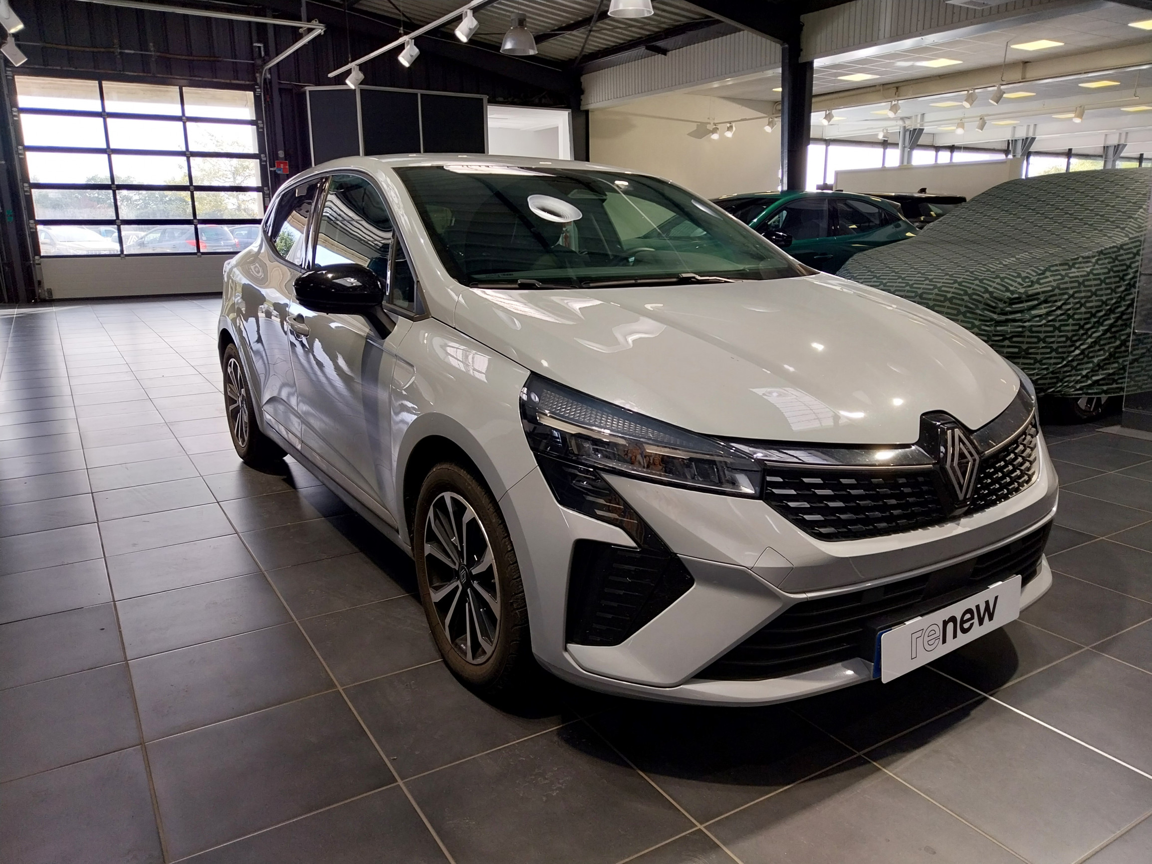 Vente en ligne Renault Clio 5 Clio E-Tech full hybrid 145 ch GSR2 au prix de 18 990 €
