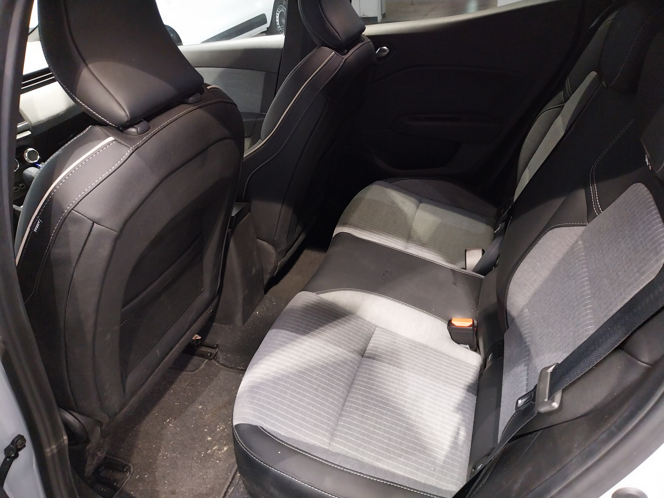 Vente en ligne Renault Clio 5 Clio E-Tech full hybrid 145 ch GSR2 au prix de 18 990 €