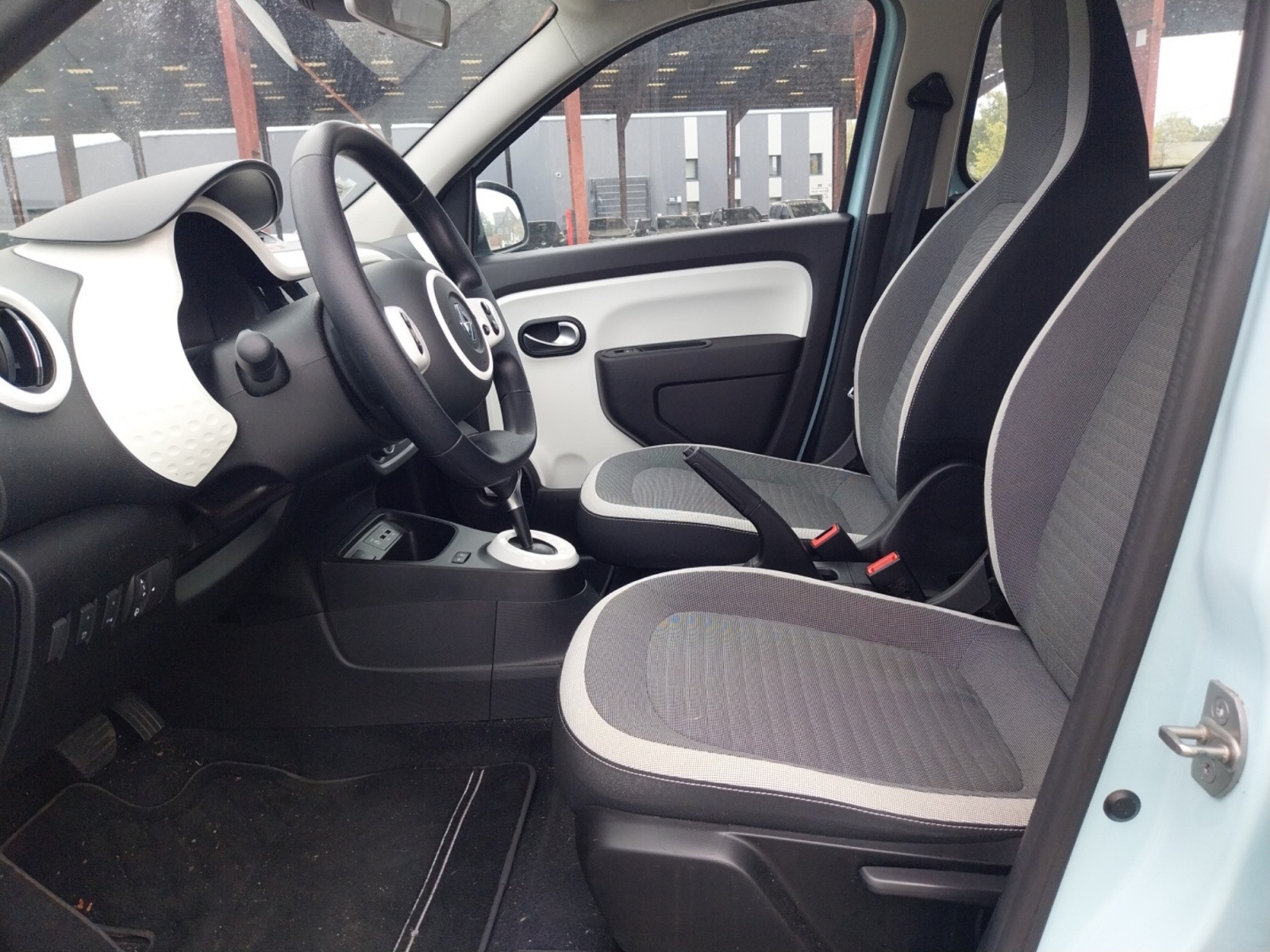 Vente en ligne Renault Twingo Electrique Twingo III E-Tech au prix de 13 990 €