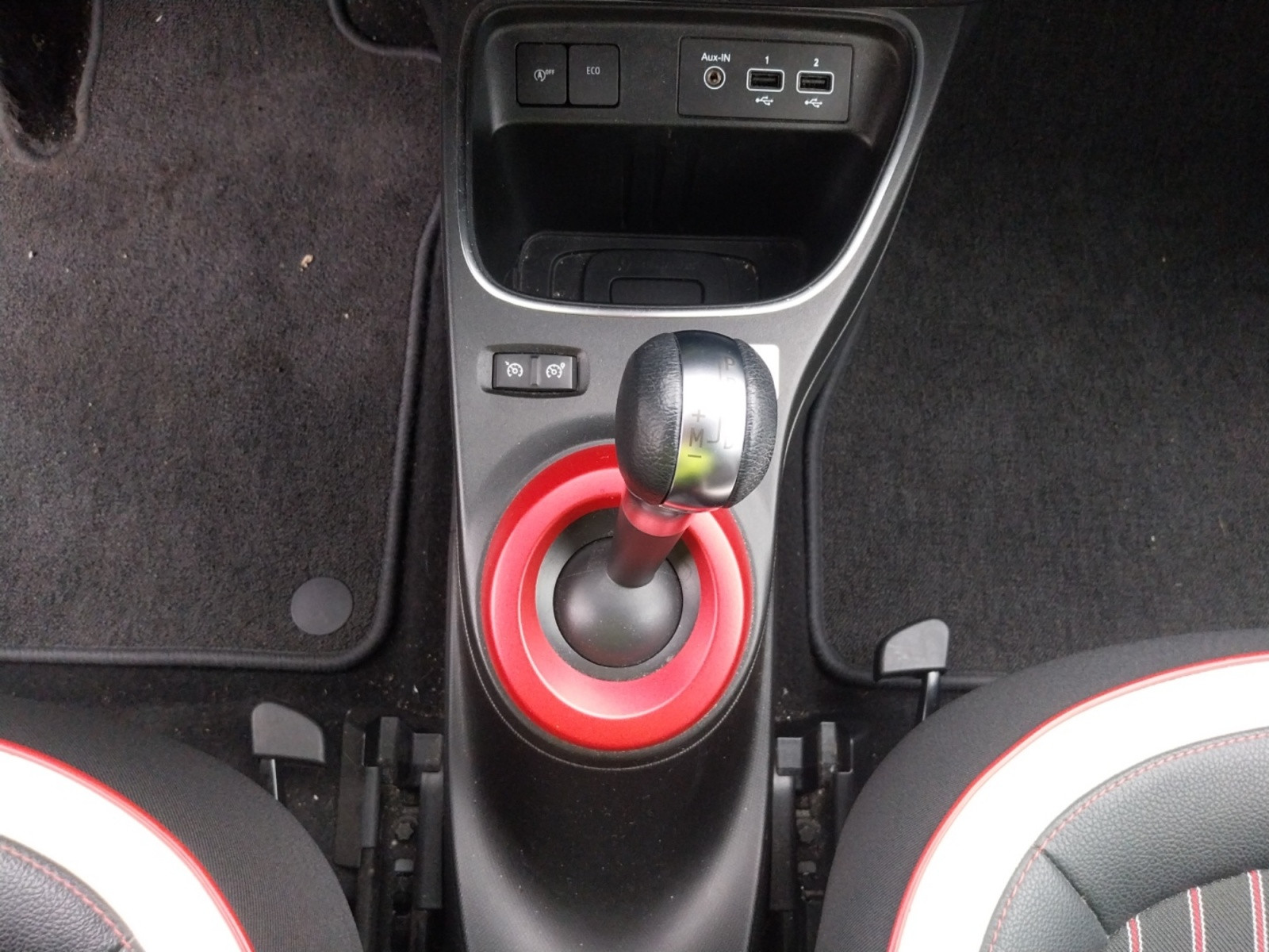 Vente en ligne Renault Twingo 3  TCe 95 EDC au prix de 13 990 €