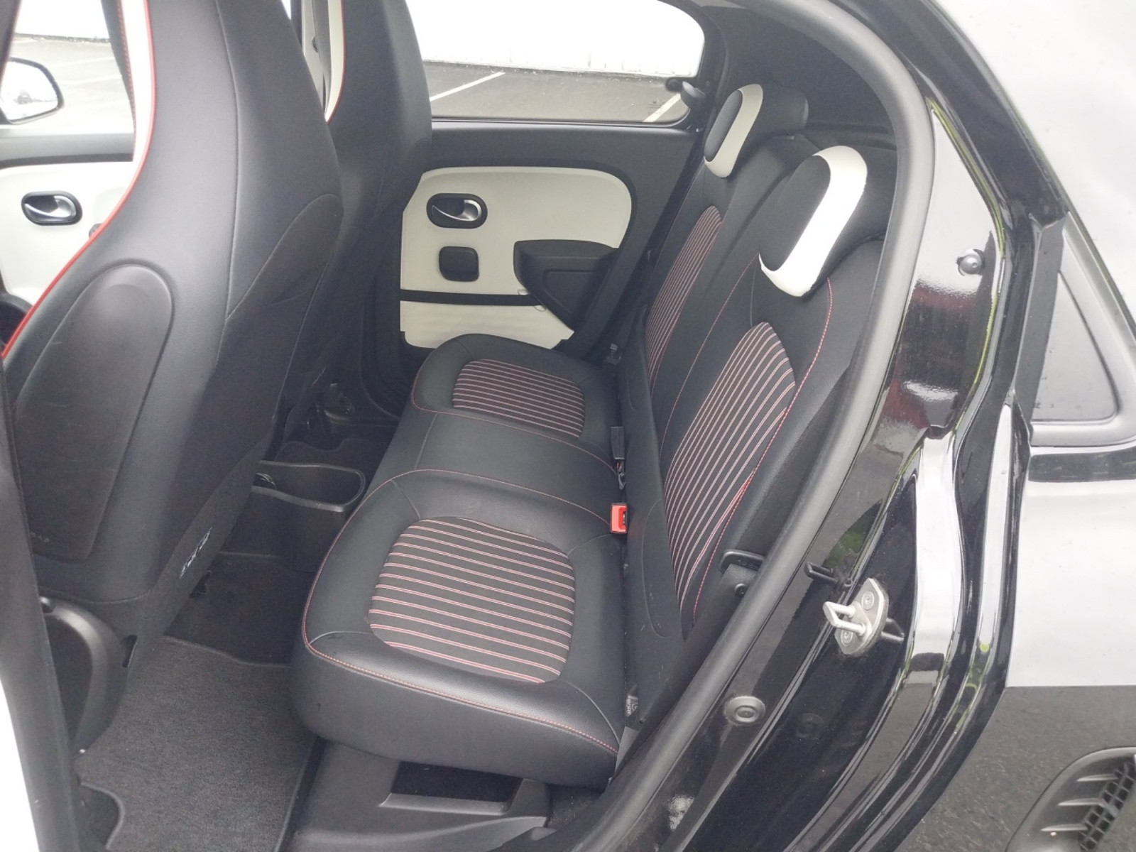 Vente en ligne Renault Twingo 3  TCe 95 EDC au prix de 13 990 €