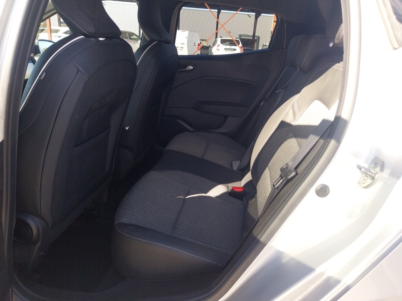 Vente en ligne Renault Clio 5 Clio TCe 90 au prix de 14 990 €