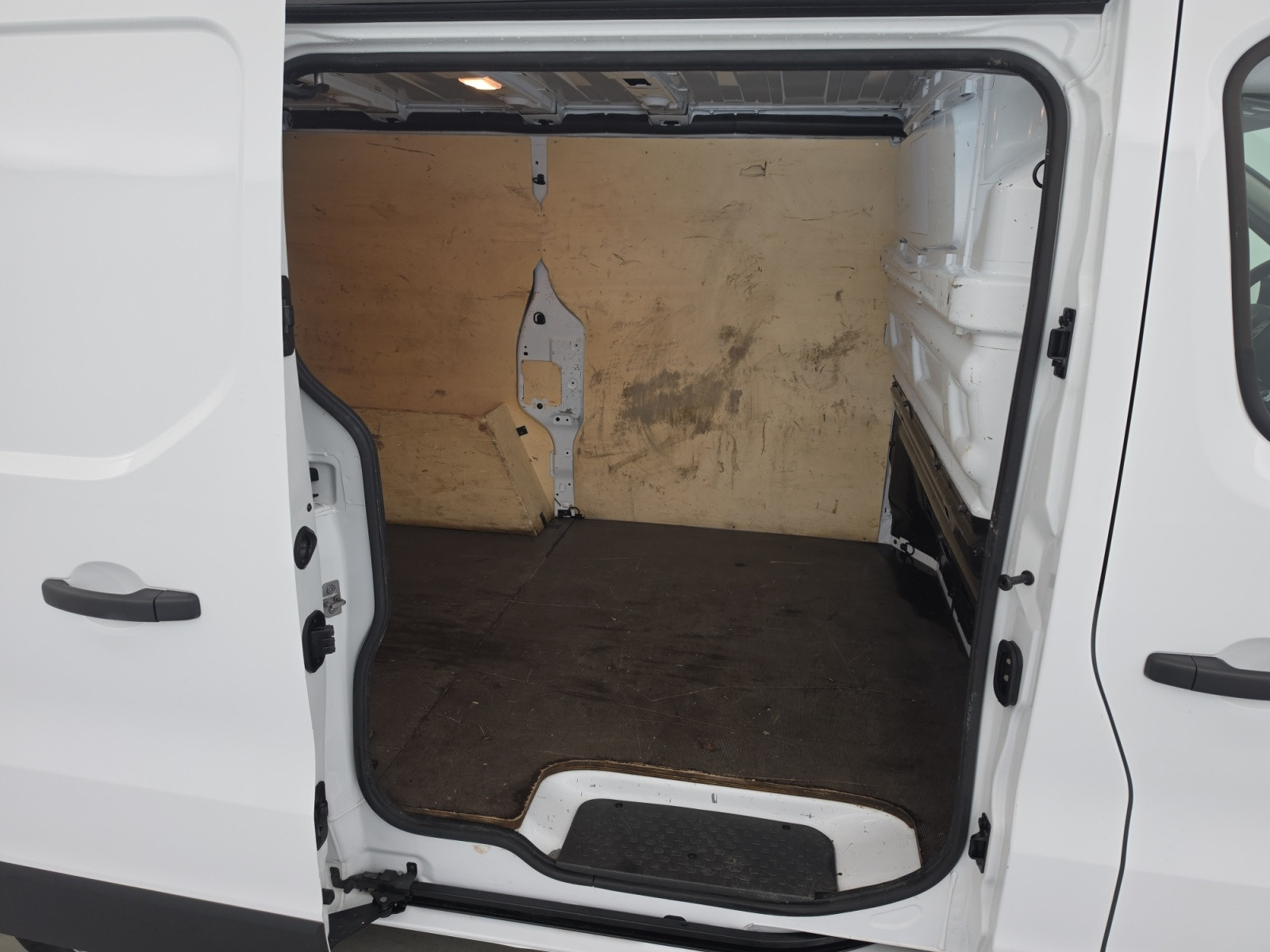 Vente en ligne Renault Trafic 3 Fourgon TRAFIC FGN L1H1 3000 KG BLUE DCI 130 au prix de 22 890 €