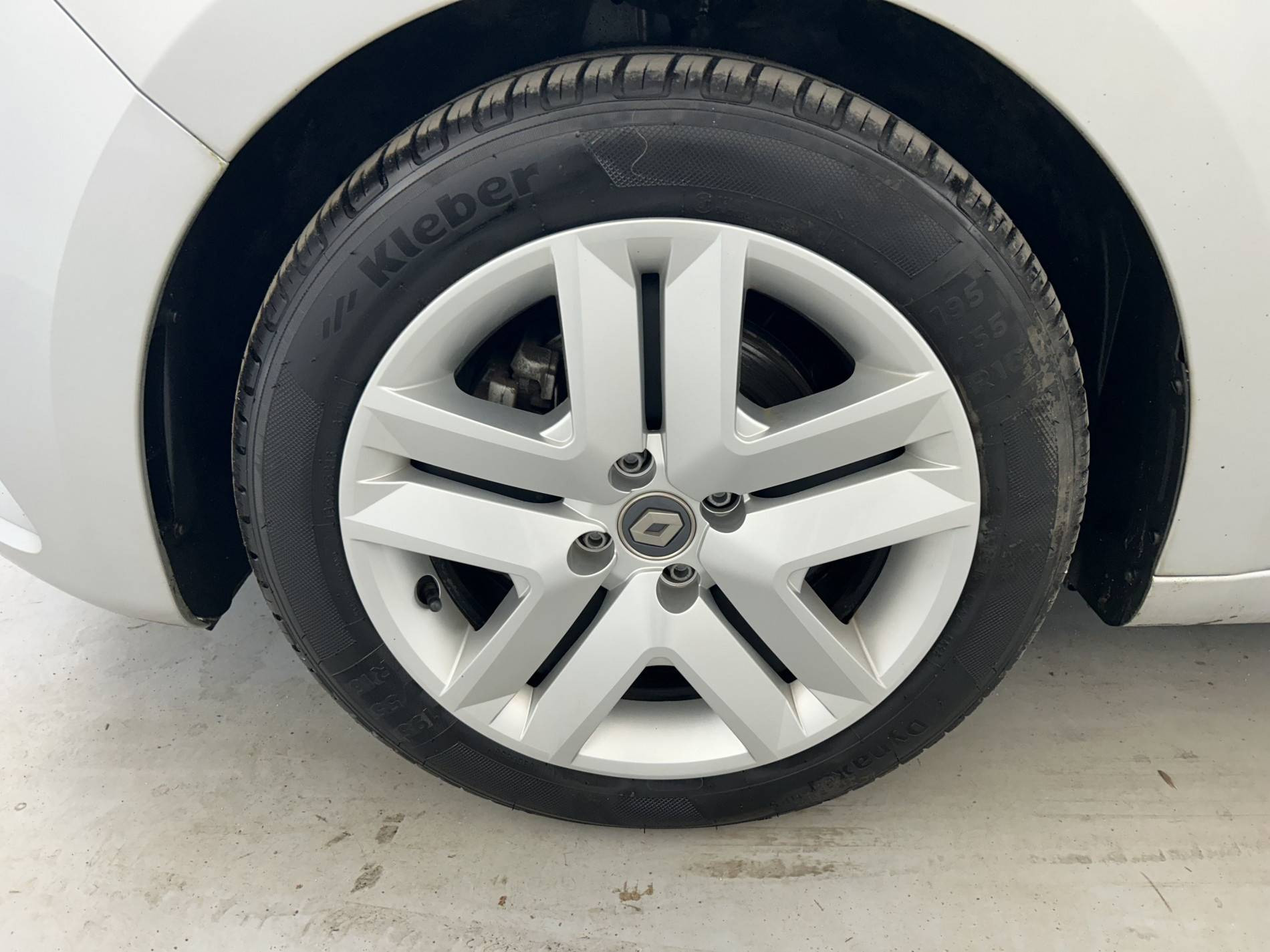 Vente en ligne Renault Clio 5 Clio E-Tech 140 - 21N au prix de 15 990 €