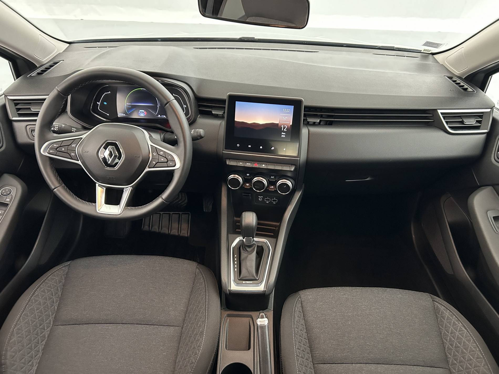 Vente en ligne Renault Clio 5 Clio E-Tech 140 - 21N au prix de 15 990 €