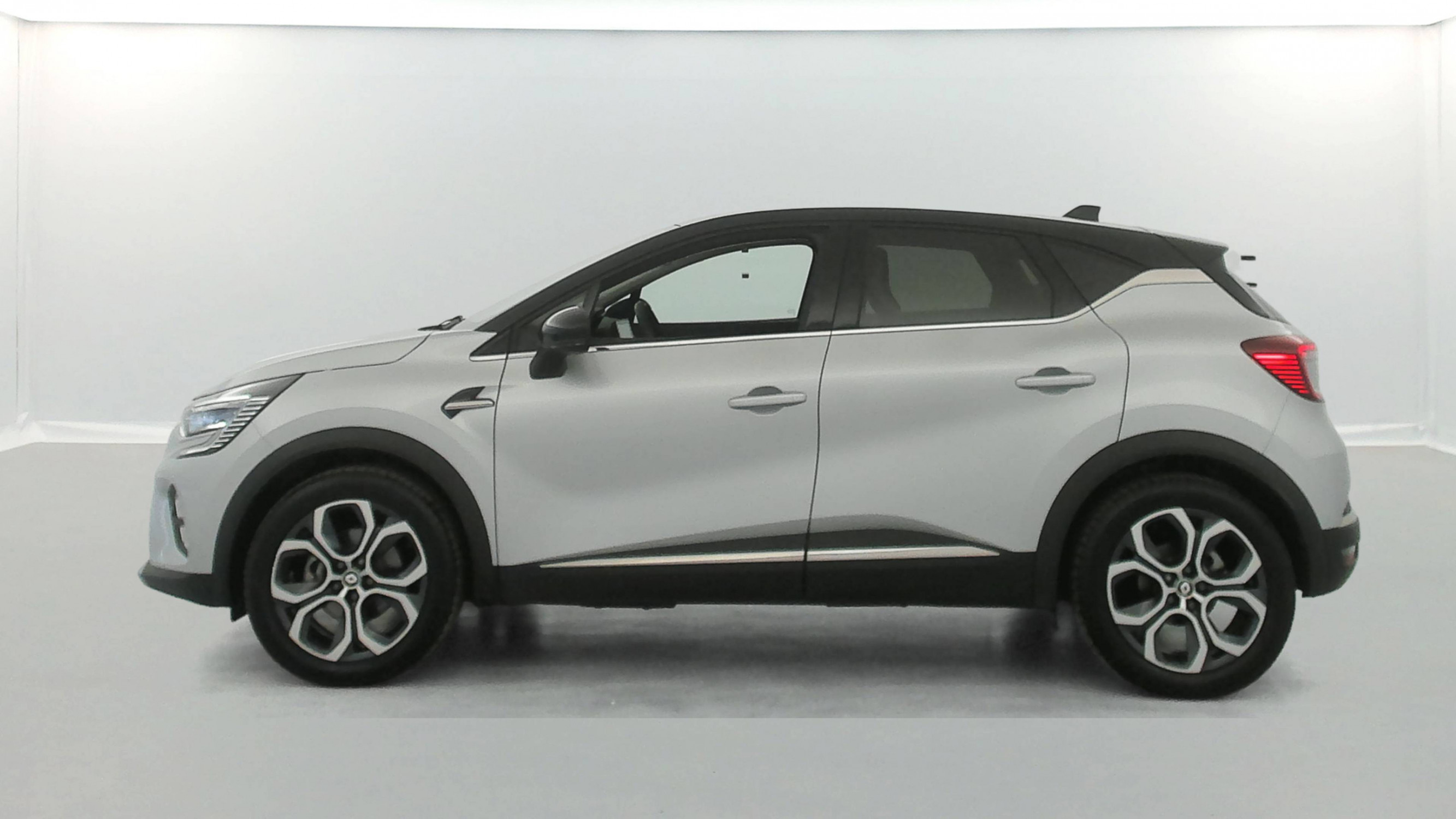 Renault Captur  E-Tech full hybrid 145 occasion de 2023 en vente à Quimper