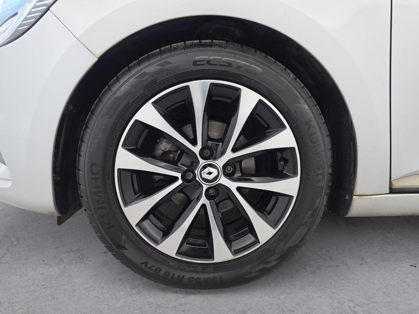 Vente en ligne Renault Clio 5 Clio TCe 90 au prix de 14 490 €