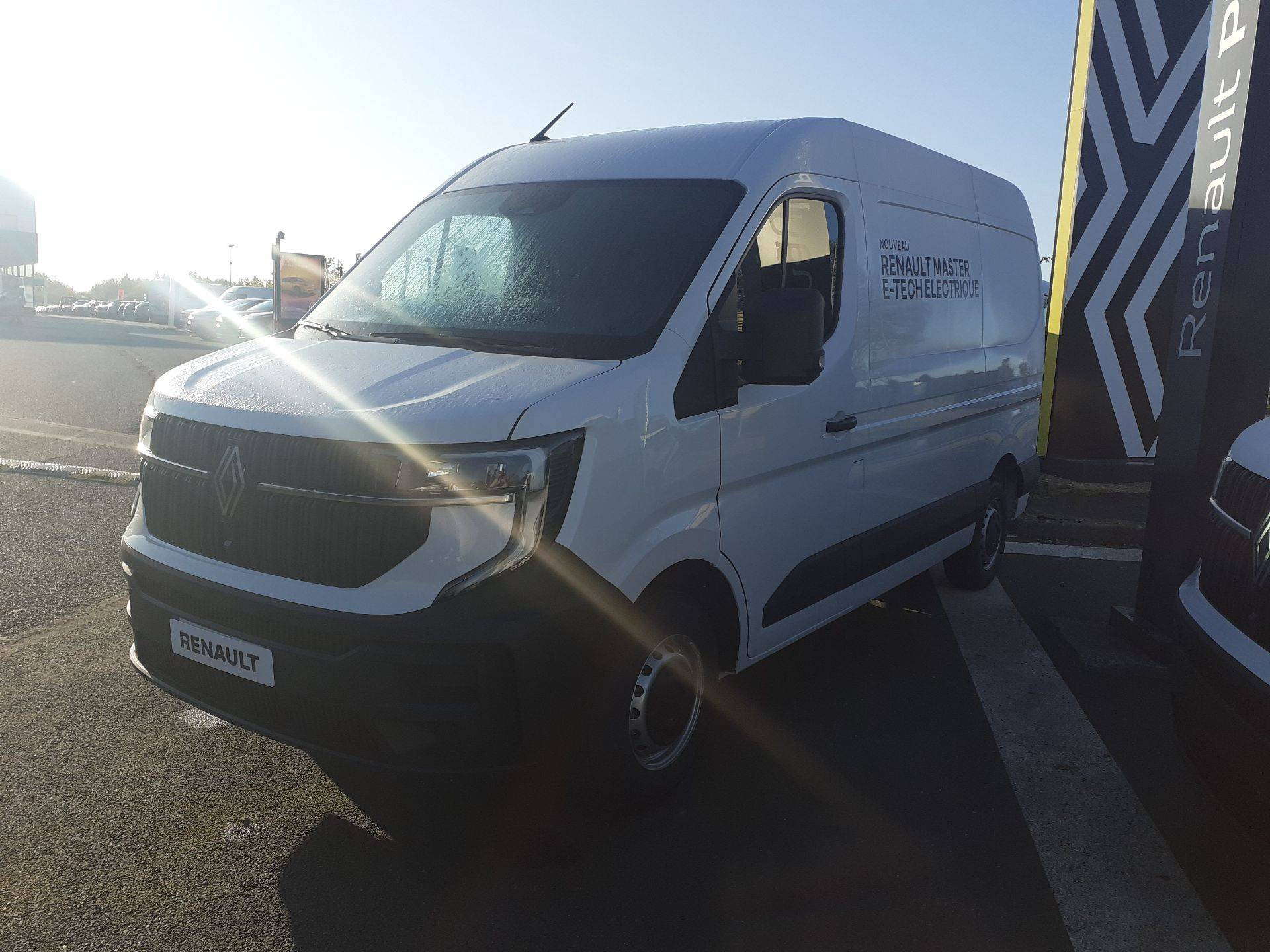Renault Master E-Tech MASTER ELECTRIQUE FGN L2H2 3T5 GRANDE AUTONOMIE occasion de 2025 en vente à Quimper