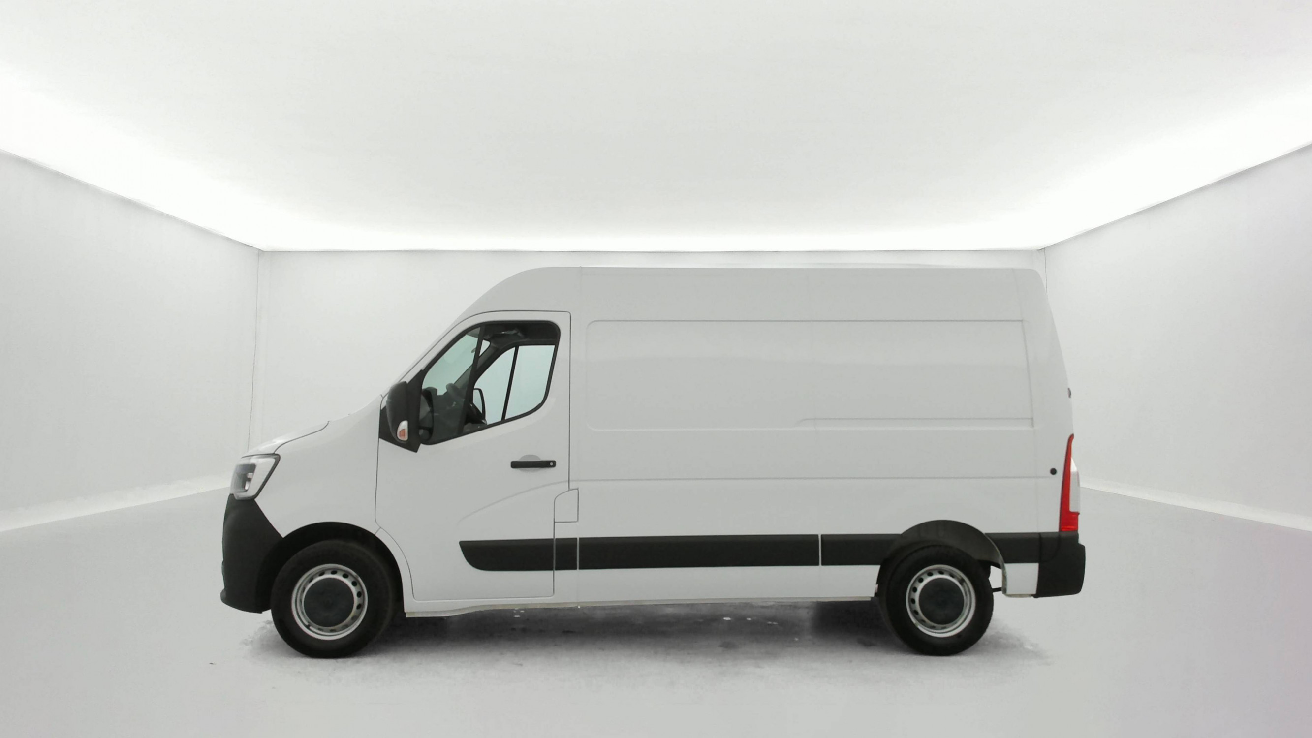 Renault Master Fourgon MASTER FGN TRAC F3500 L2H2 BLUE DCI 135 occasion de 2024 en vente à Quimper