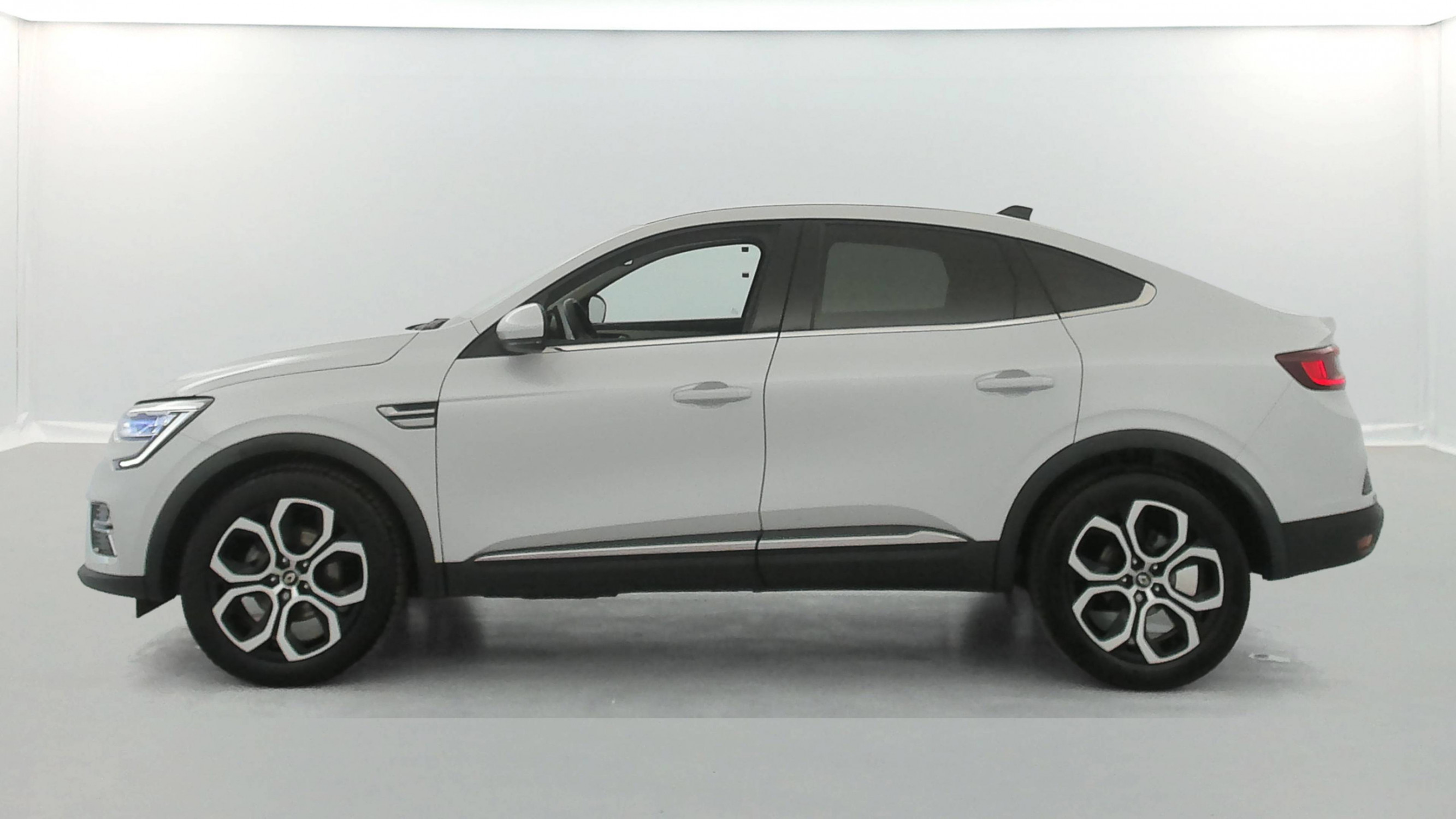 Renault Arkana  E-Tech hybride 145 - 22 occasion de 2023 en vente à Quimper