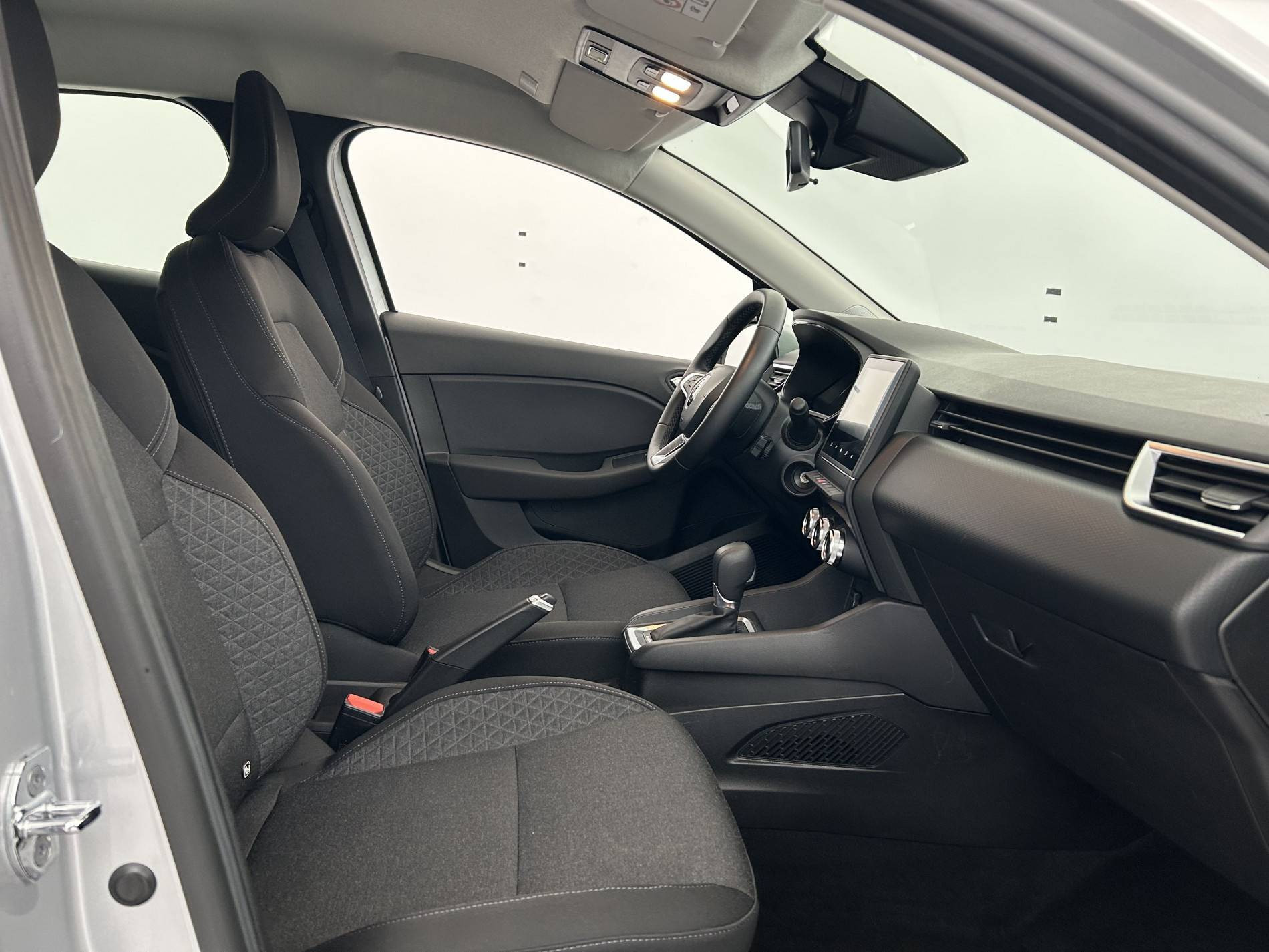 Vente en ligne Renault Clio 5 Clio E-Tech 140 - 21N au prix de 15 990 €