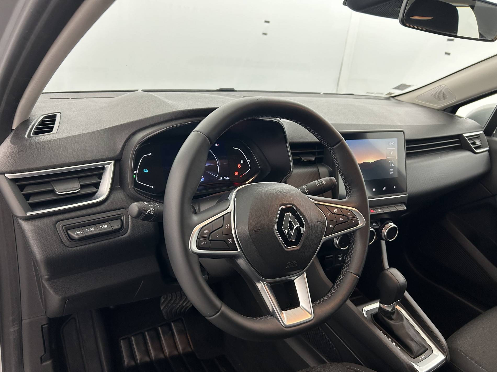Vente en ligne Renault Clio 5 Clio E-Tech 140 - 21N au prix de 15 990 €