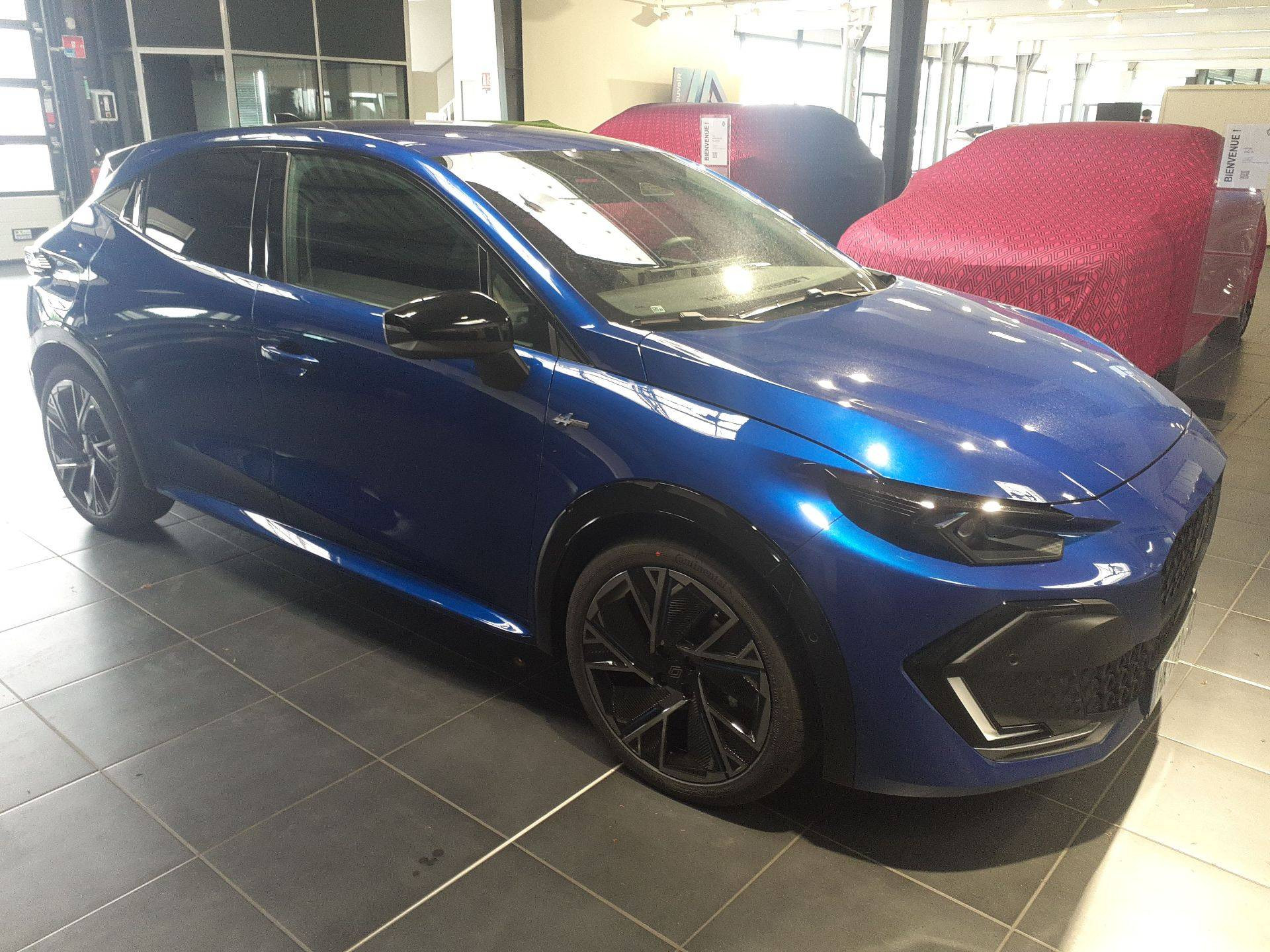 Vente en ligne Renault Clio 6 Clio E-Tech full hybrid 160 ch au prix de 28 490 €